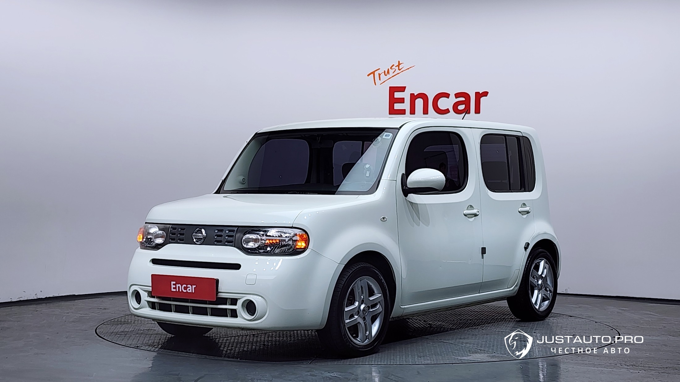 Автомобиль Nissan Cube