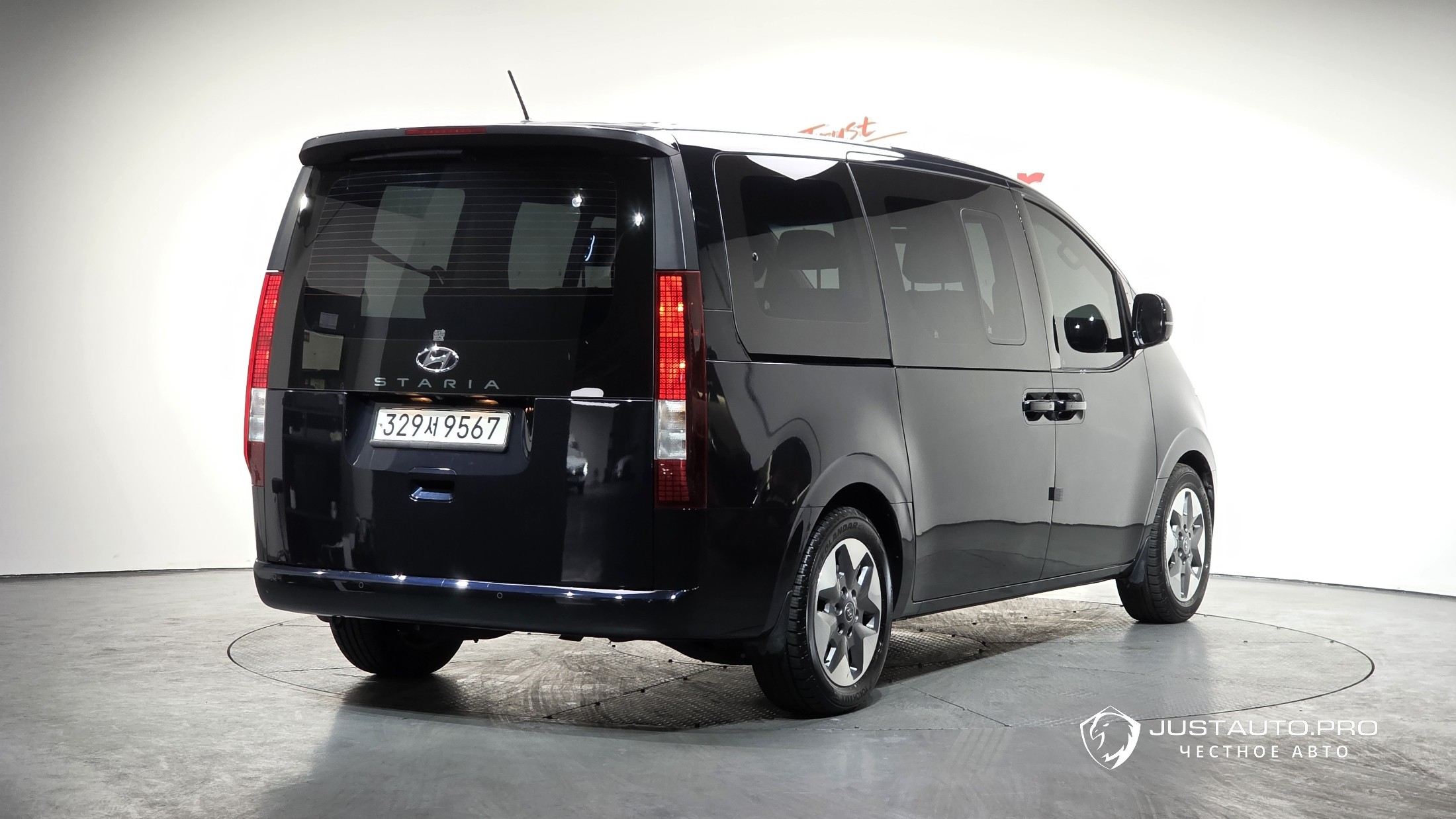 Автомобиль Hyundai Staria