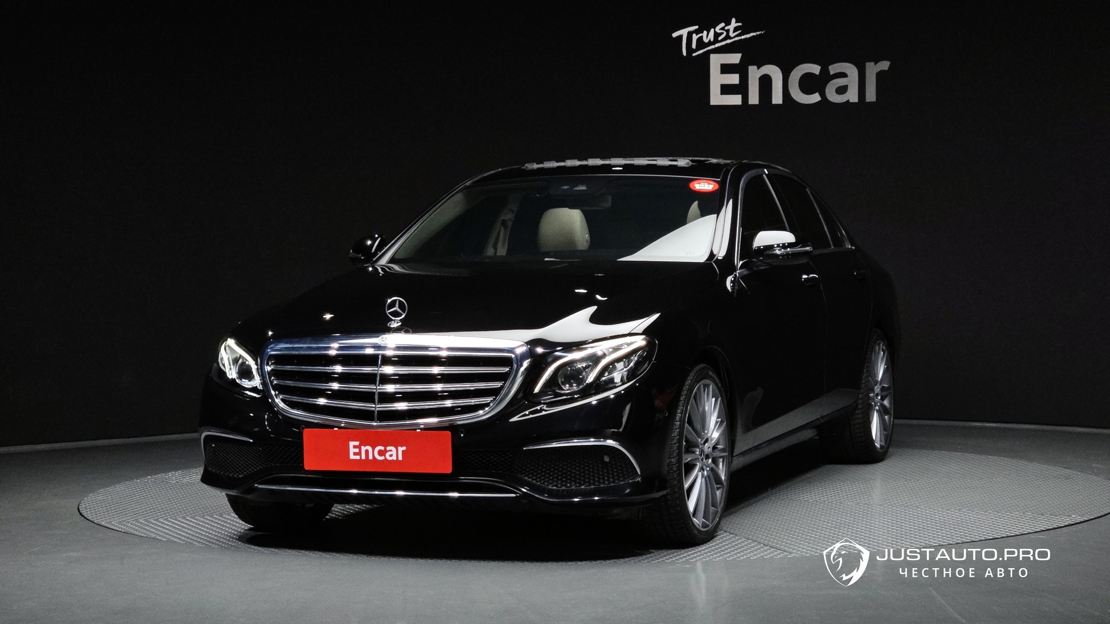 Автомобиль Mercedes-Benz E-Class