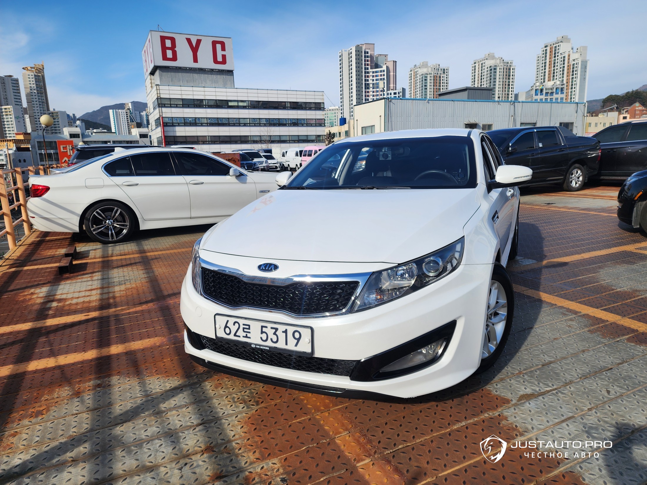 Автомобиль Kia K5