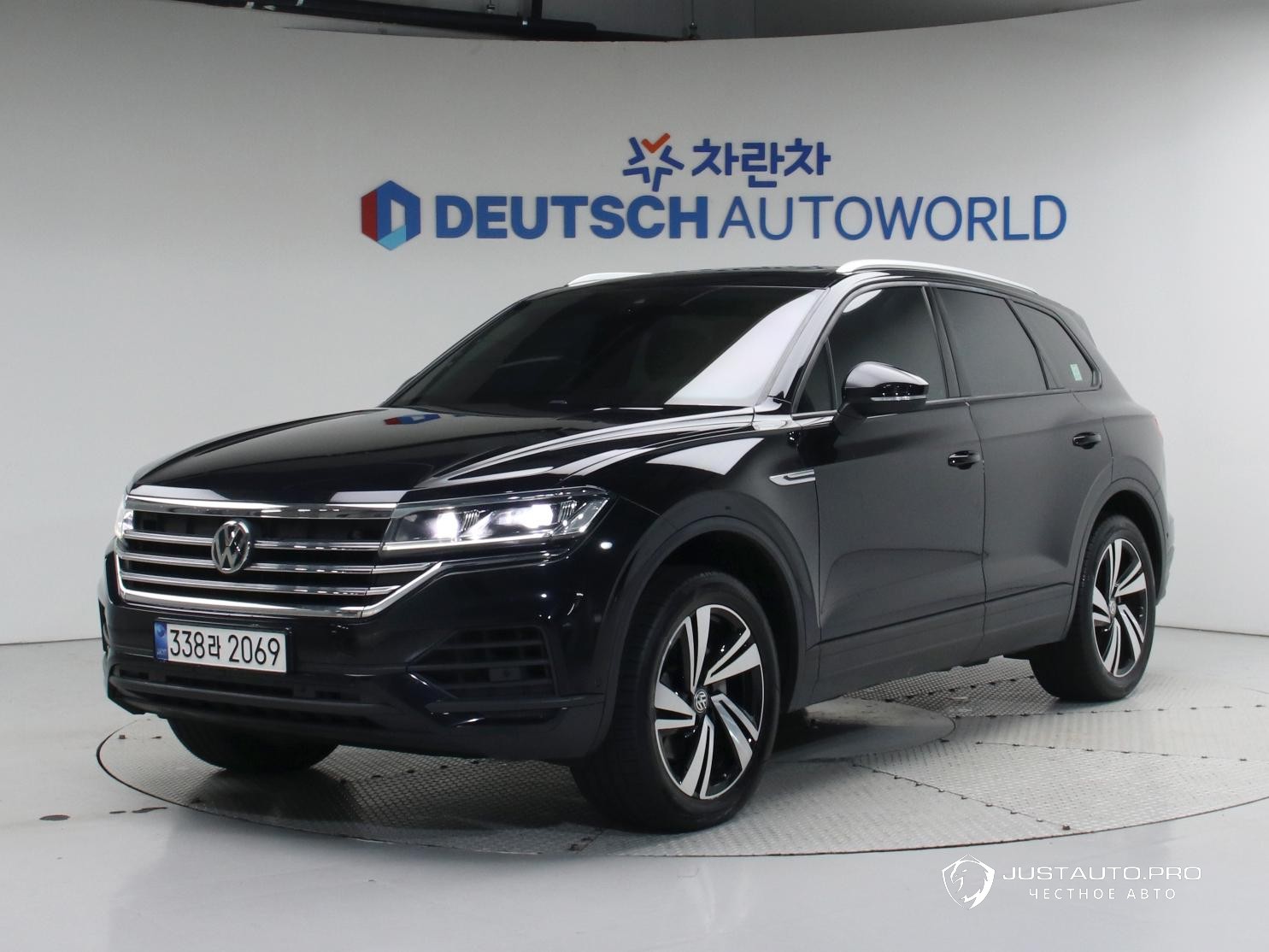 Автомобиль Volkswagen Touareg