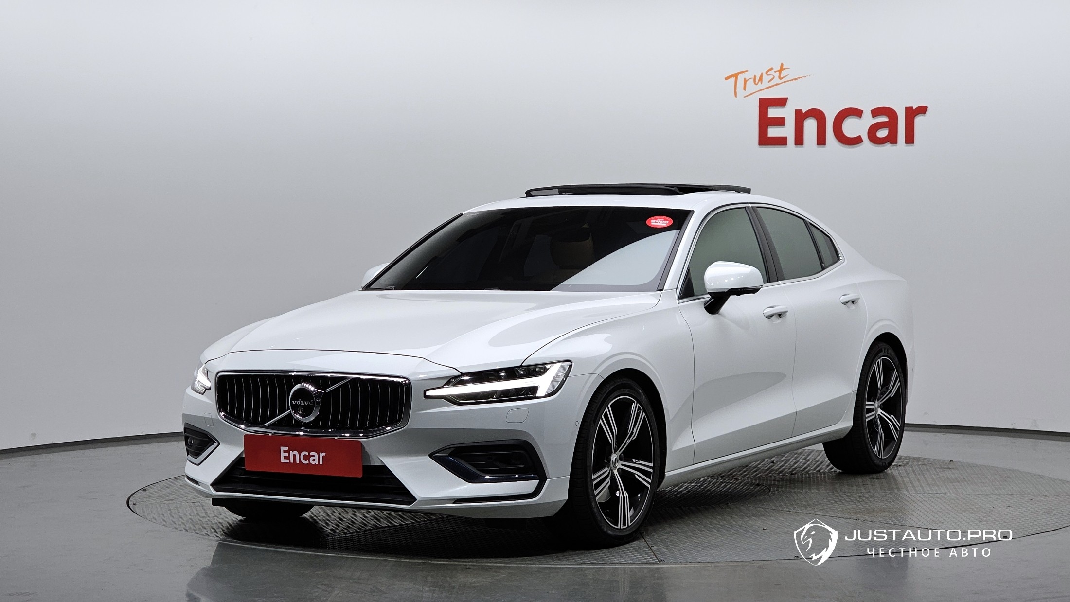 Автомобиль Volvo S60