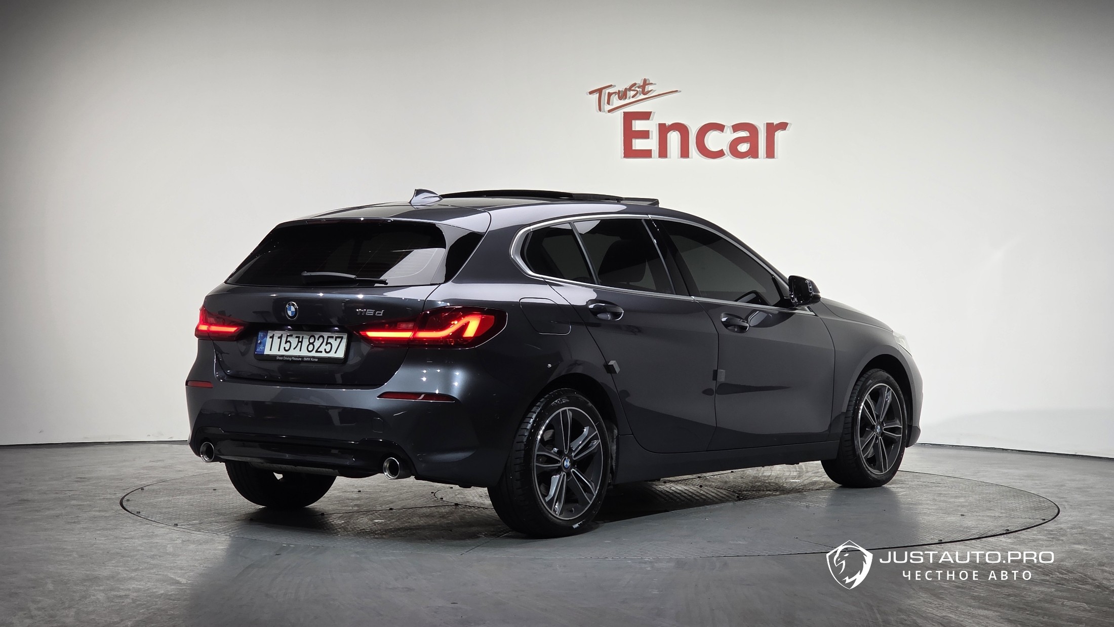 Автомобиль BMW 1-Series