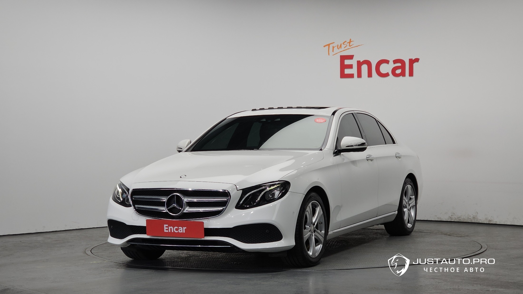 Автомобиль Mercedes-Benz E-Class