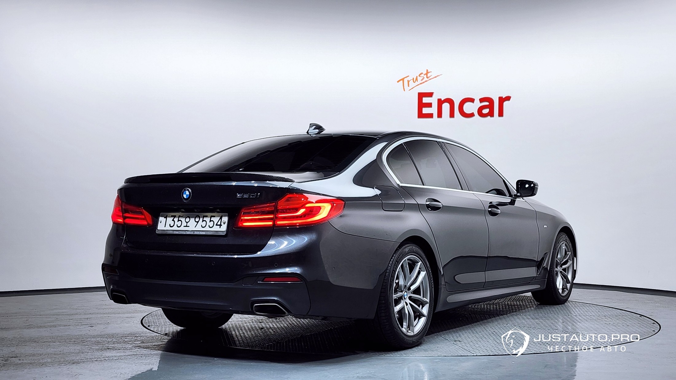 Автомобиль BMW 5-Series