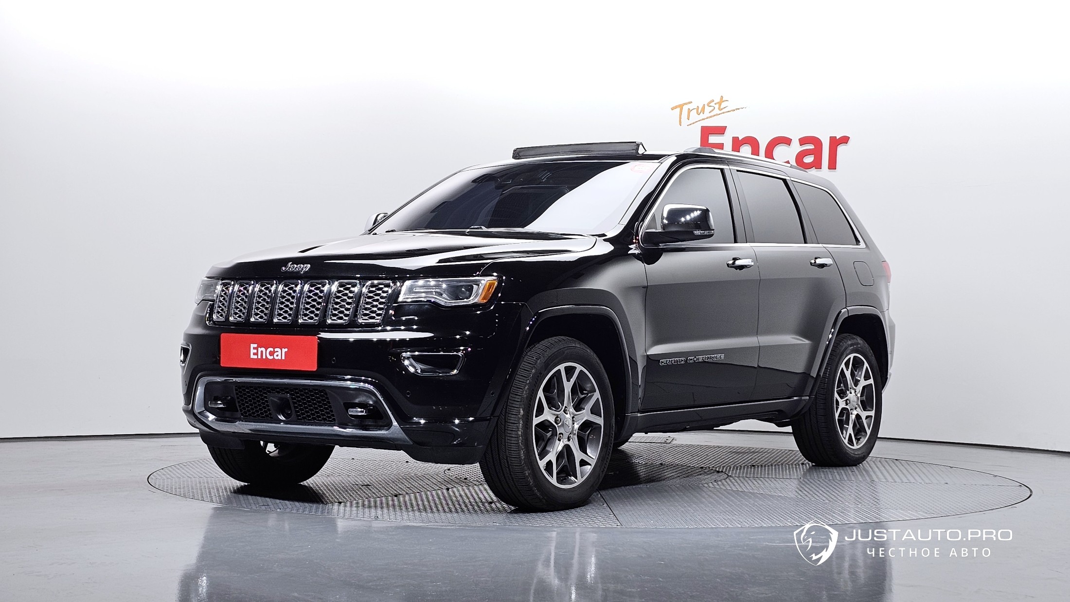 Автомобиль Jeep Cherokee