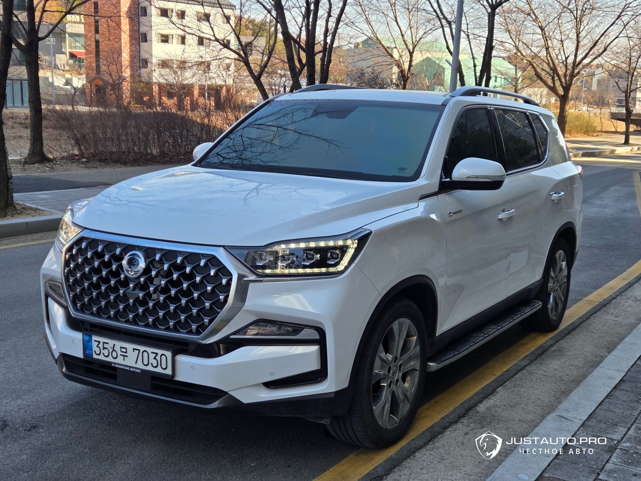 Автомобиль KG_Mobility_Ssangyong Rexton