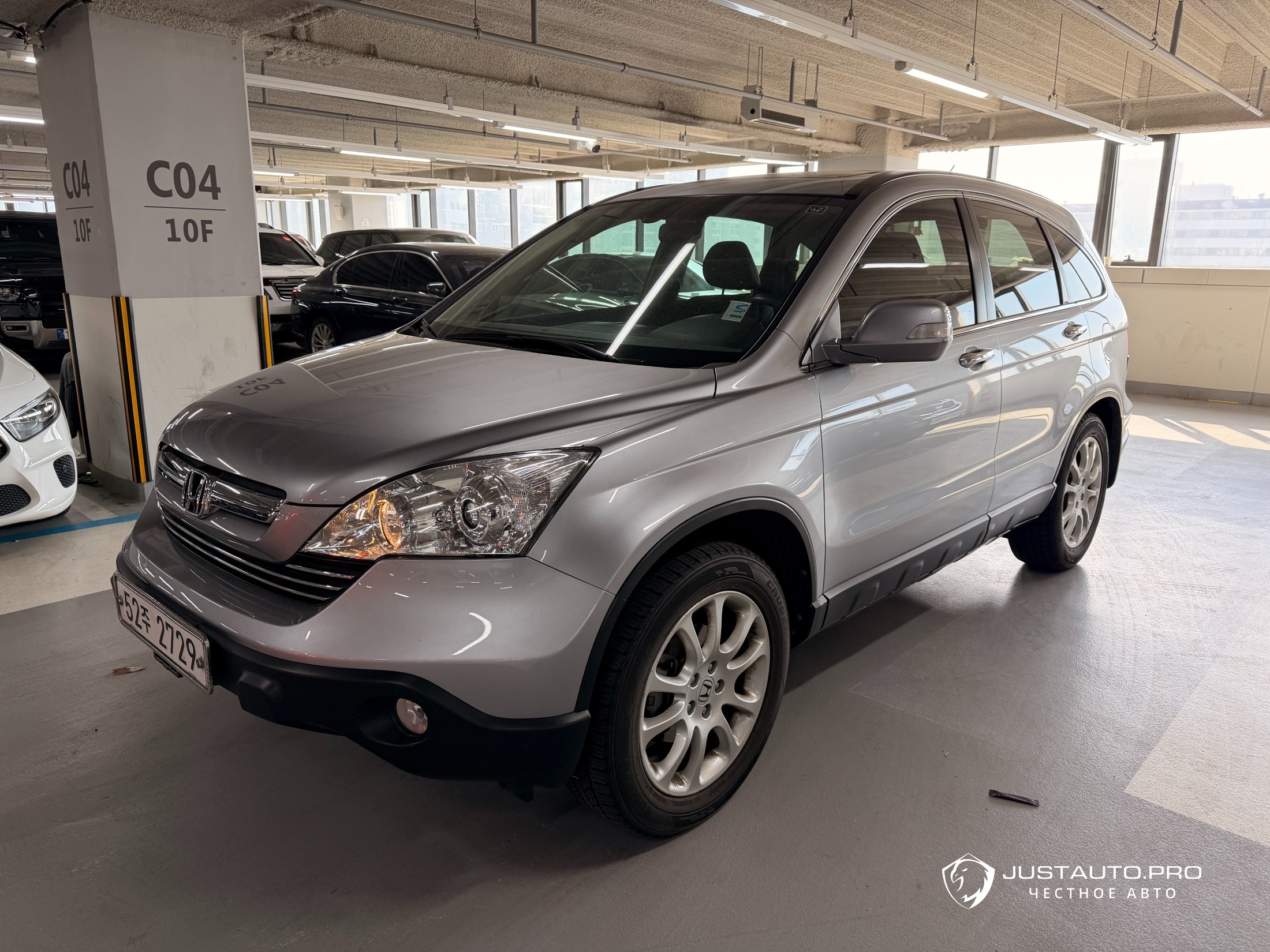 Автомобиль Honda CR-V