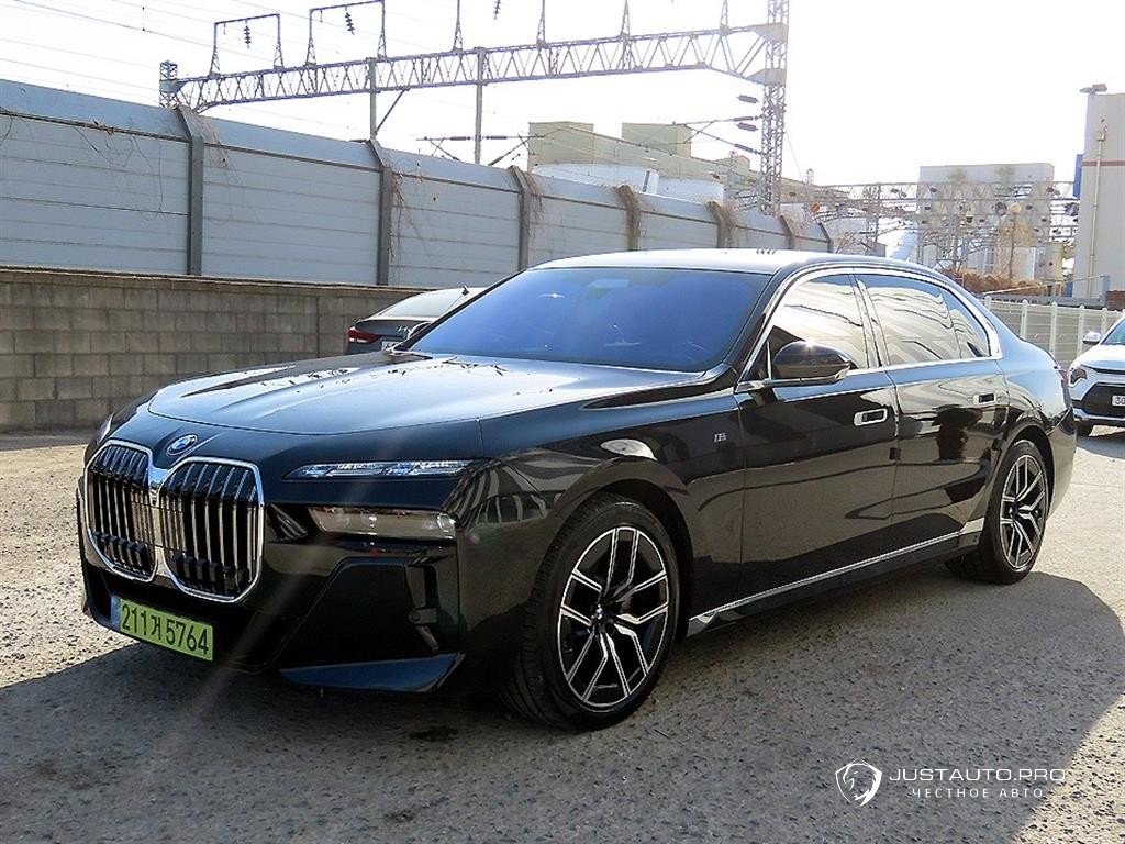 Автомобиль BMW 7-Series