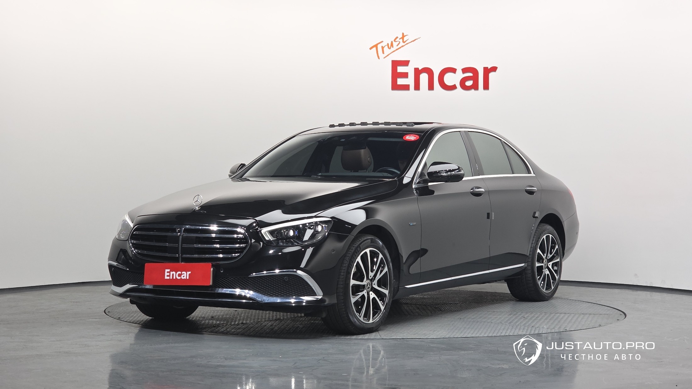 Автомобиль Mercedes-Benz E-Class