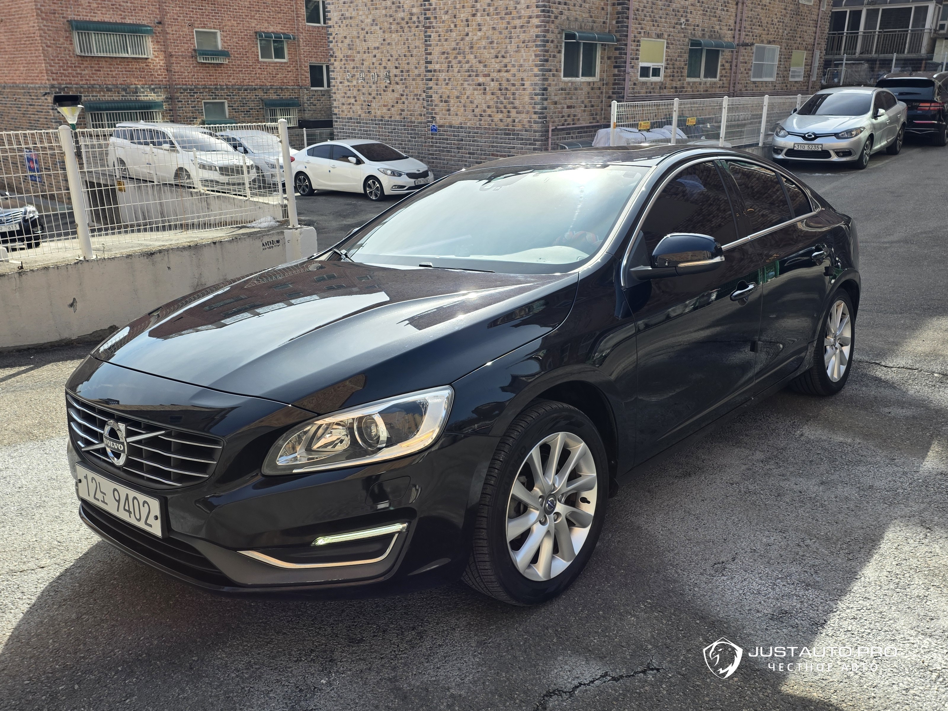 Автомобиль Volvo S60