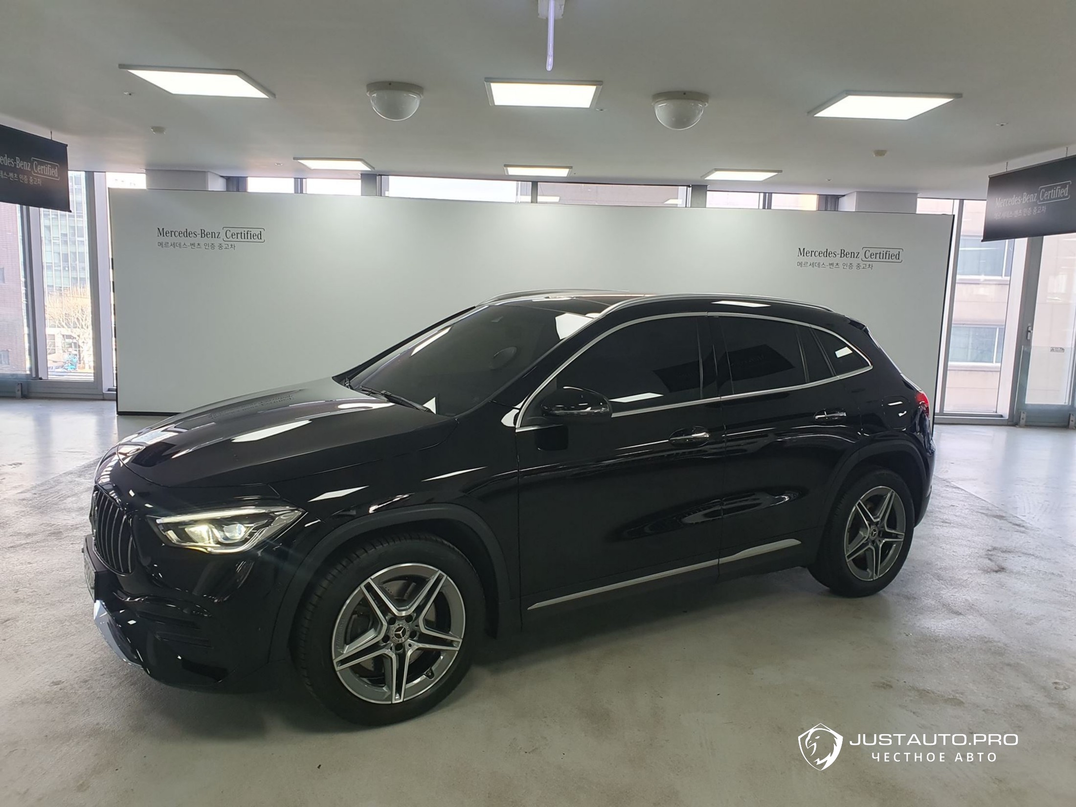 Автомобиль Mercedes-Benz GLA-Class