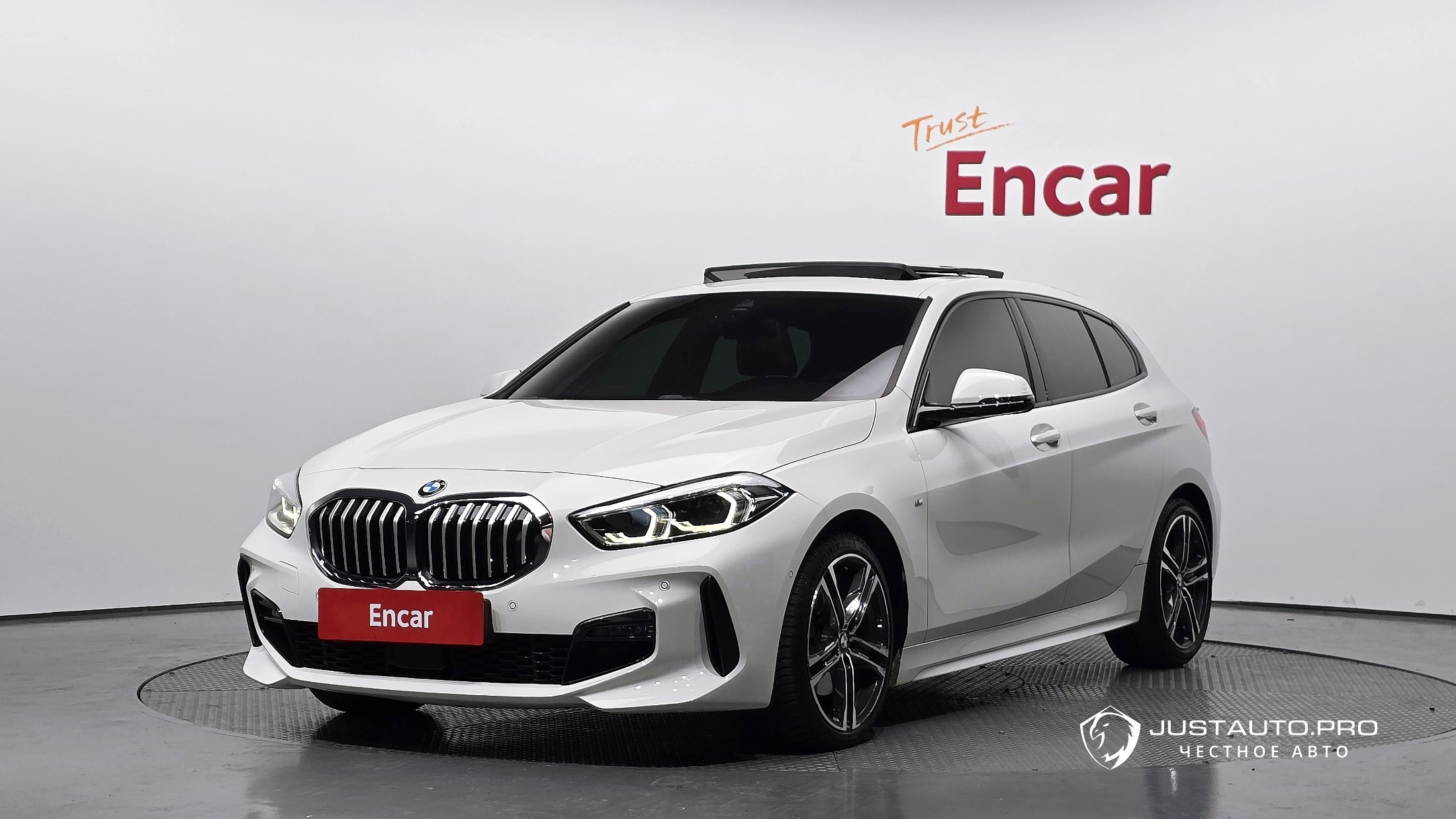 Автомобиль BMW 1-Series