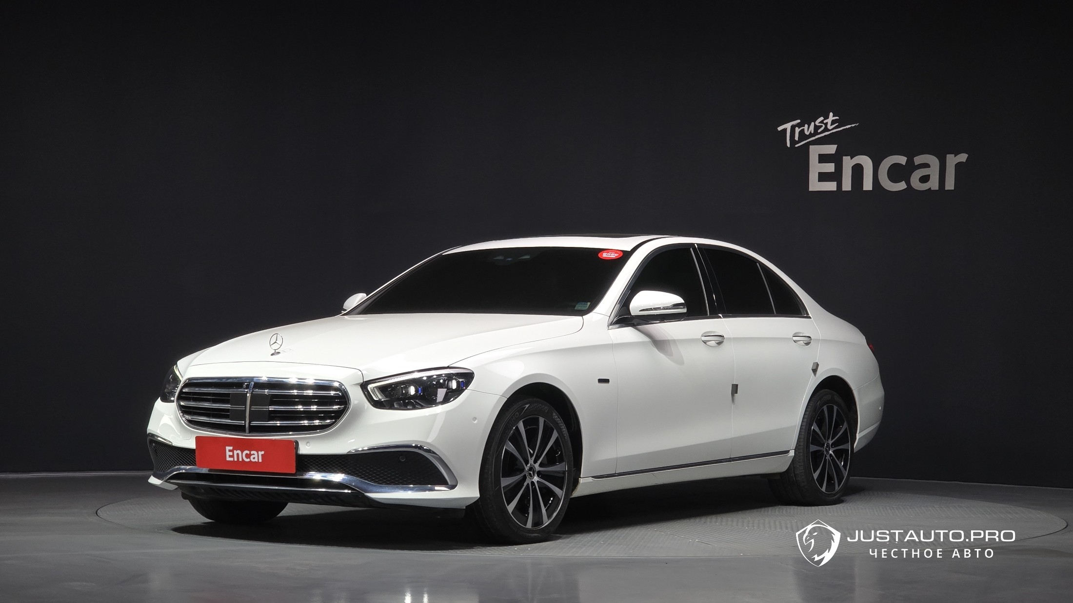 Автомобиль Mercedes-Benz E-Class