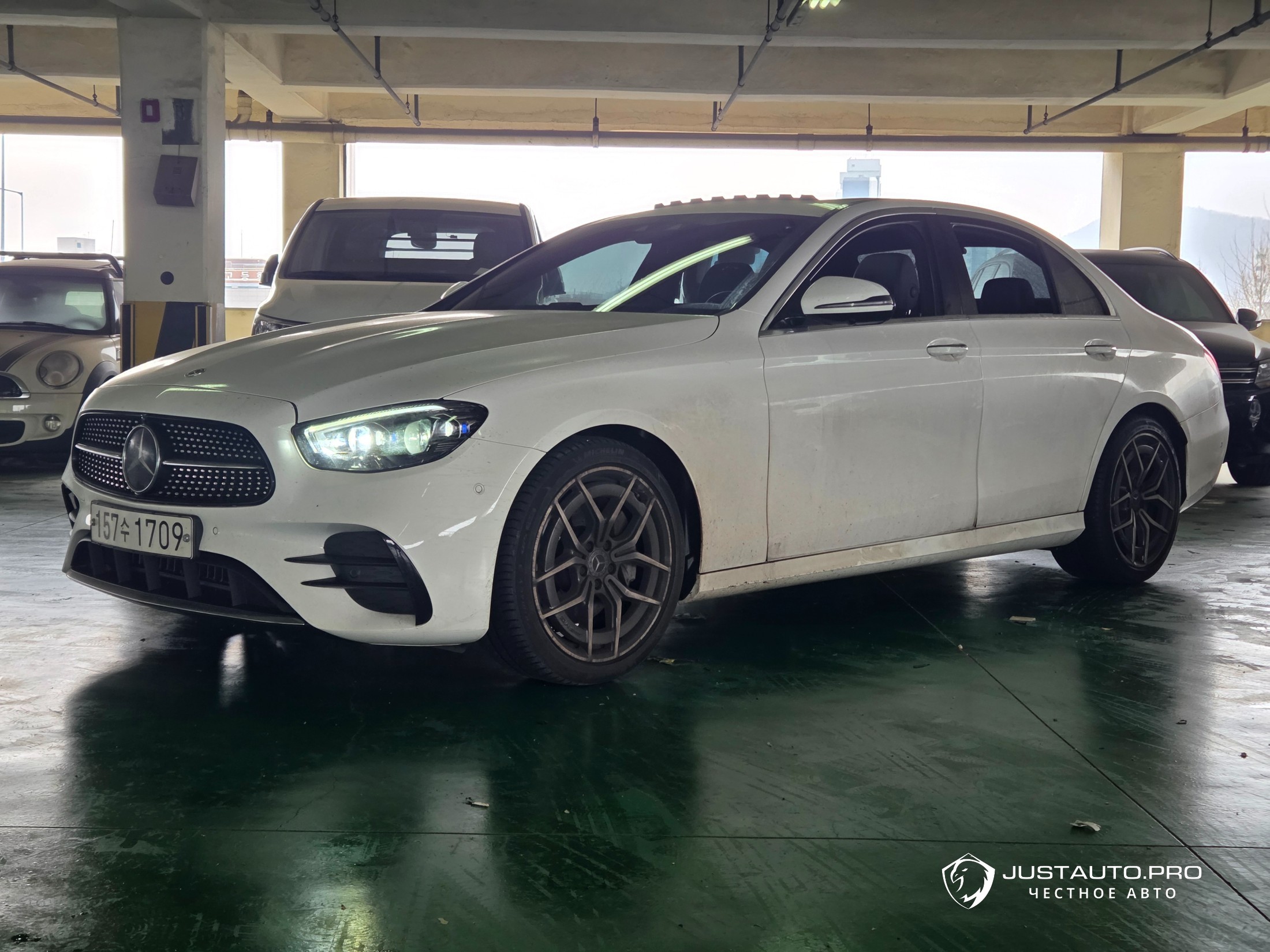 Автомобиль Mercedes-Benz E-Class