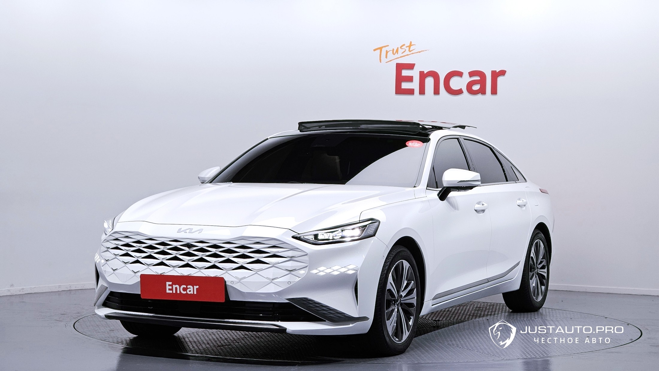 Автомобиль Kia K8