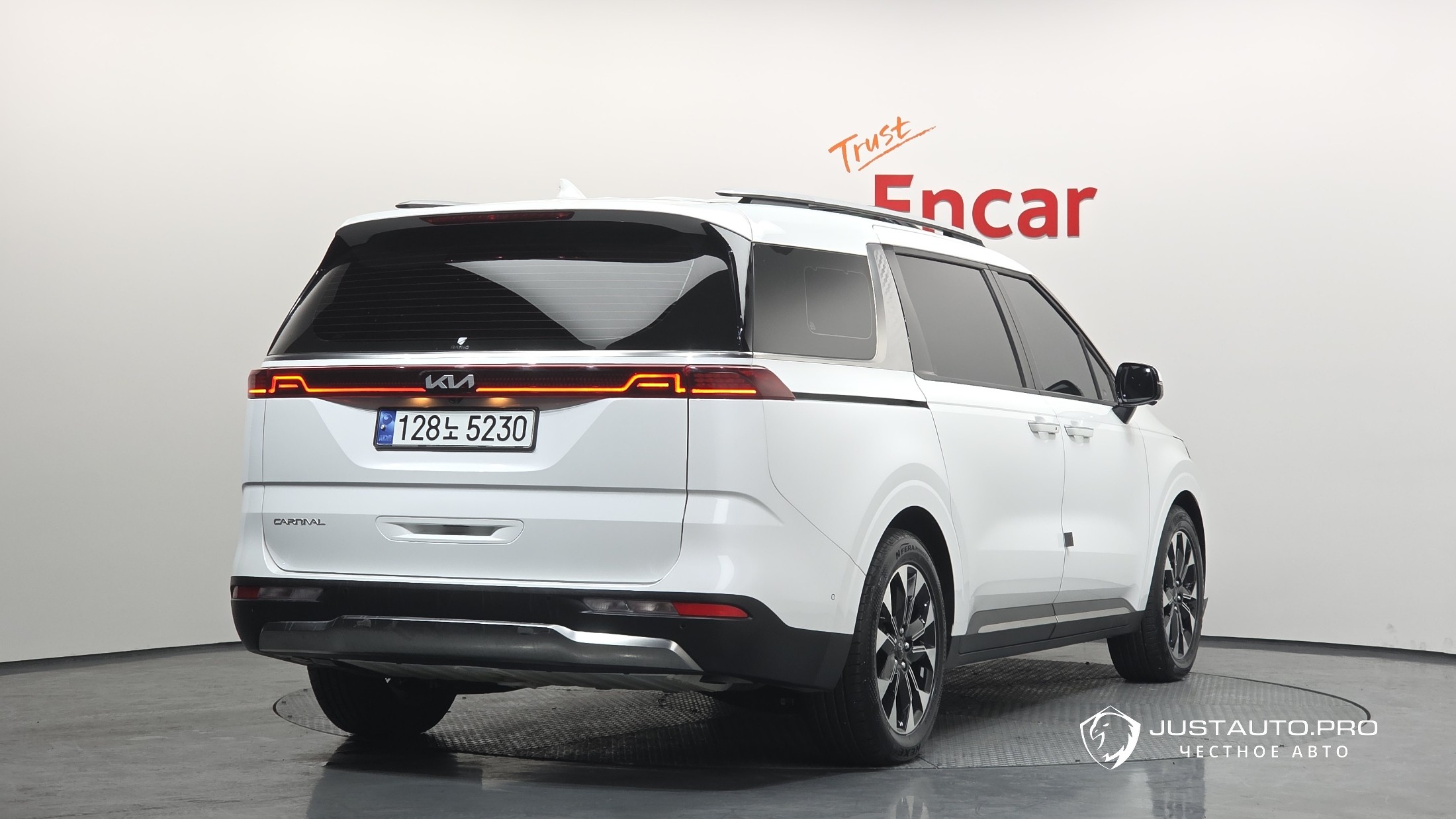 Автомобиль Kia Canival