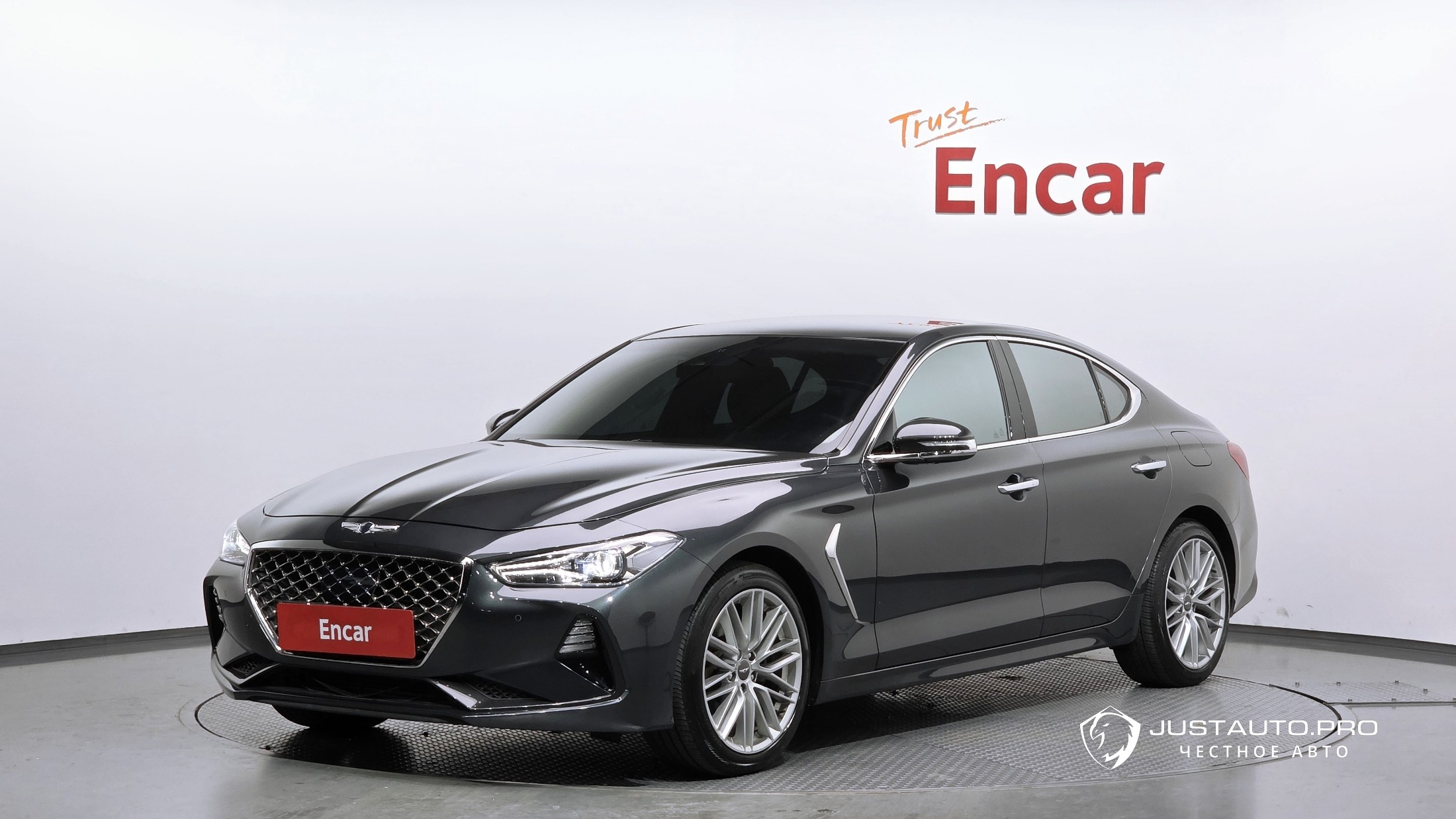 Автомобиль Genesis G70