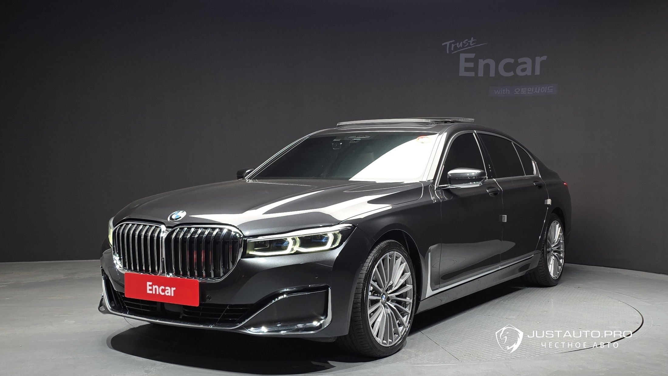 Автомобиль BMW 7-Series