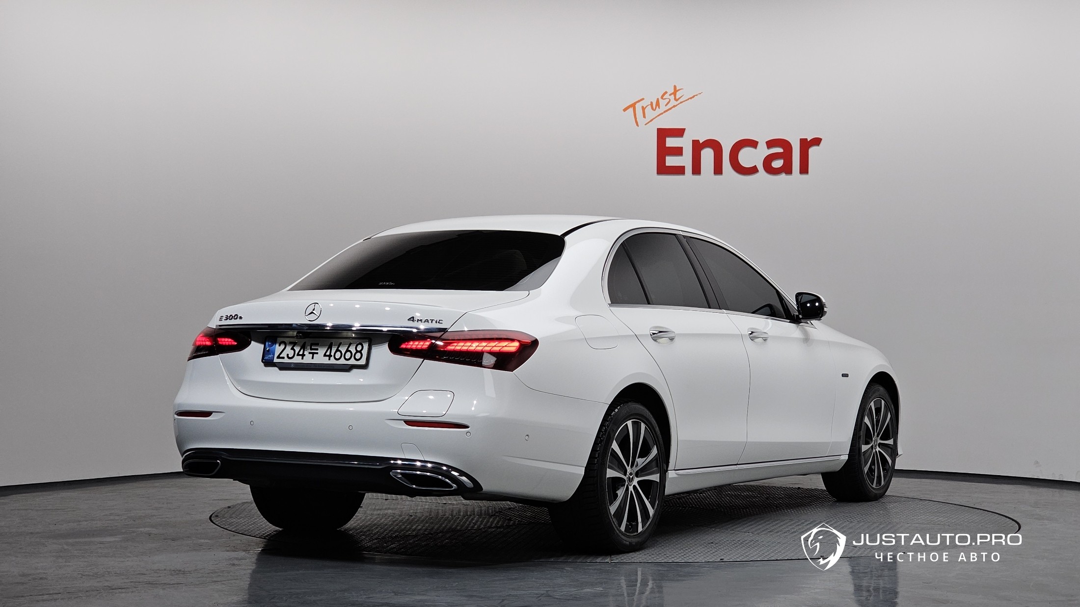 Автомобиль Mercedes-Benz E-Class