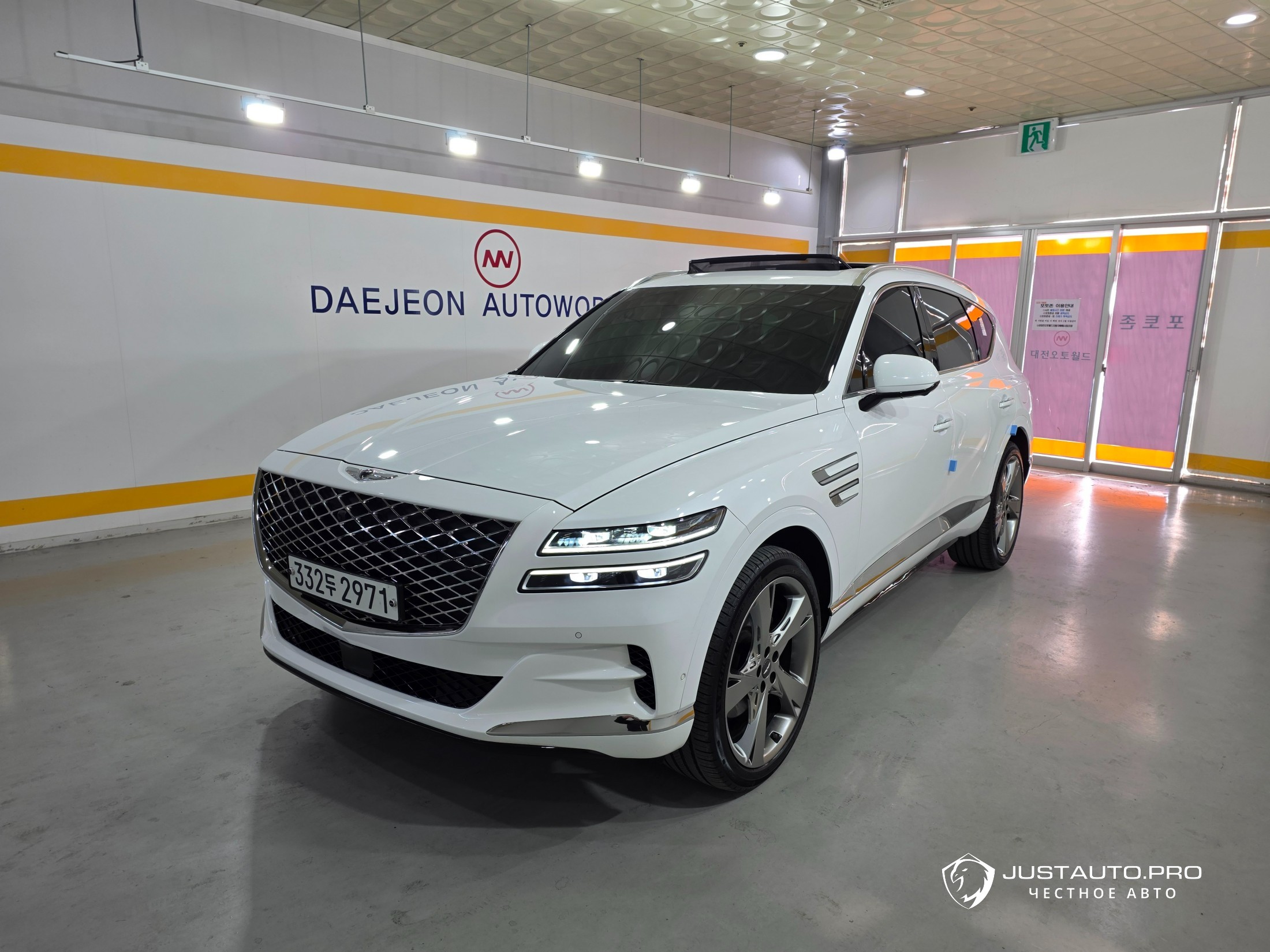 Автомобиль Genesis GV80