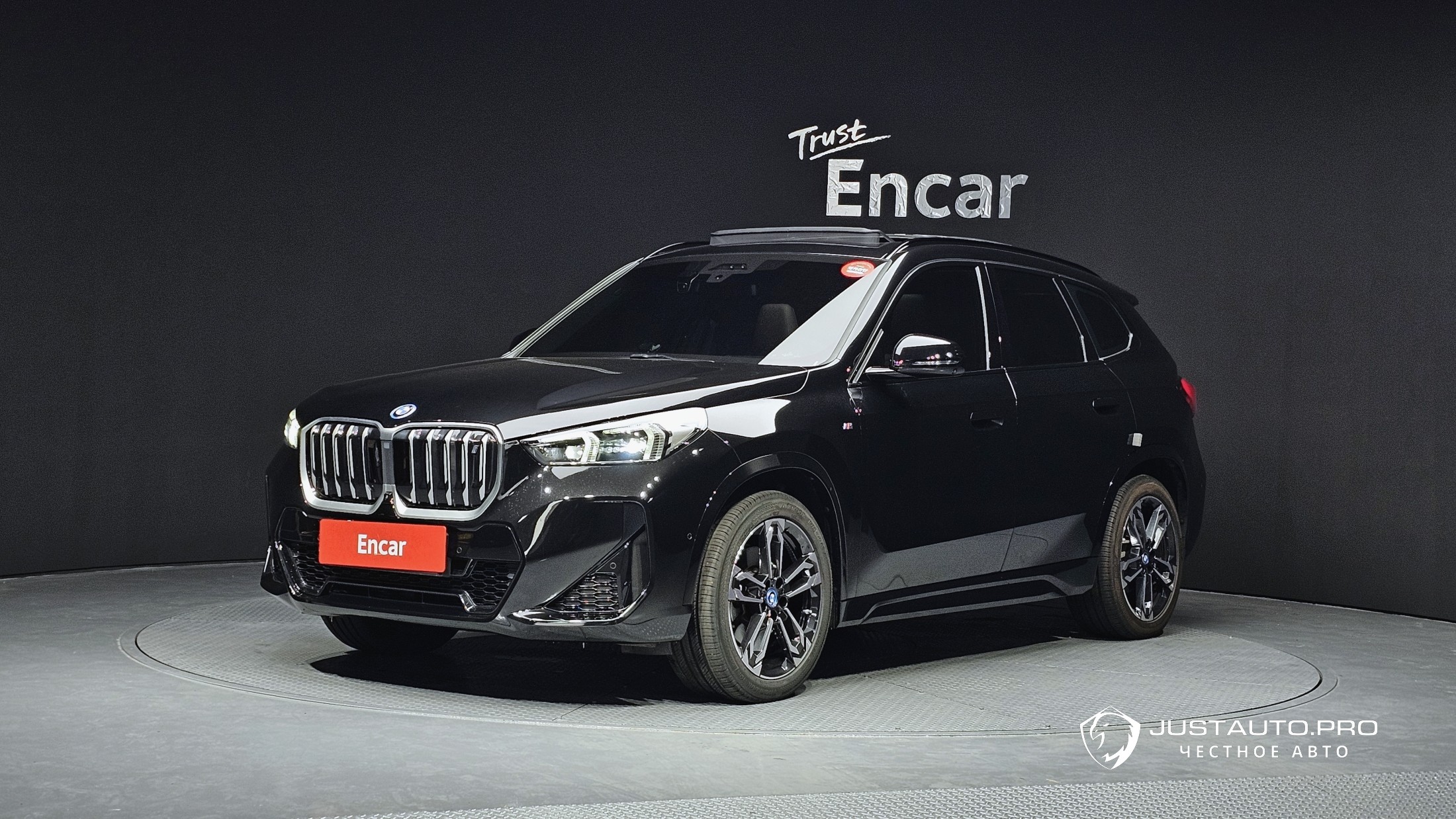 Автомобиль BMW iX1