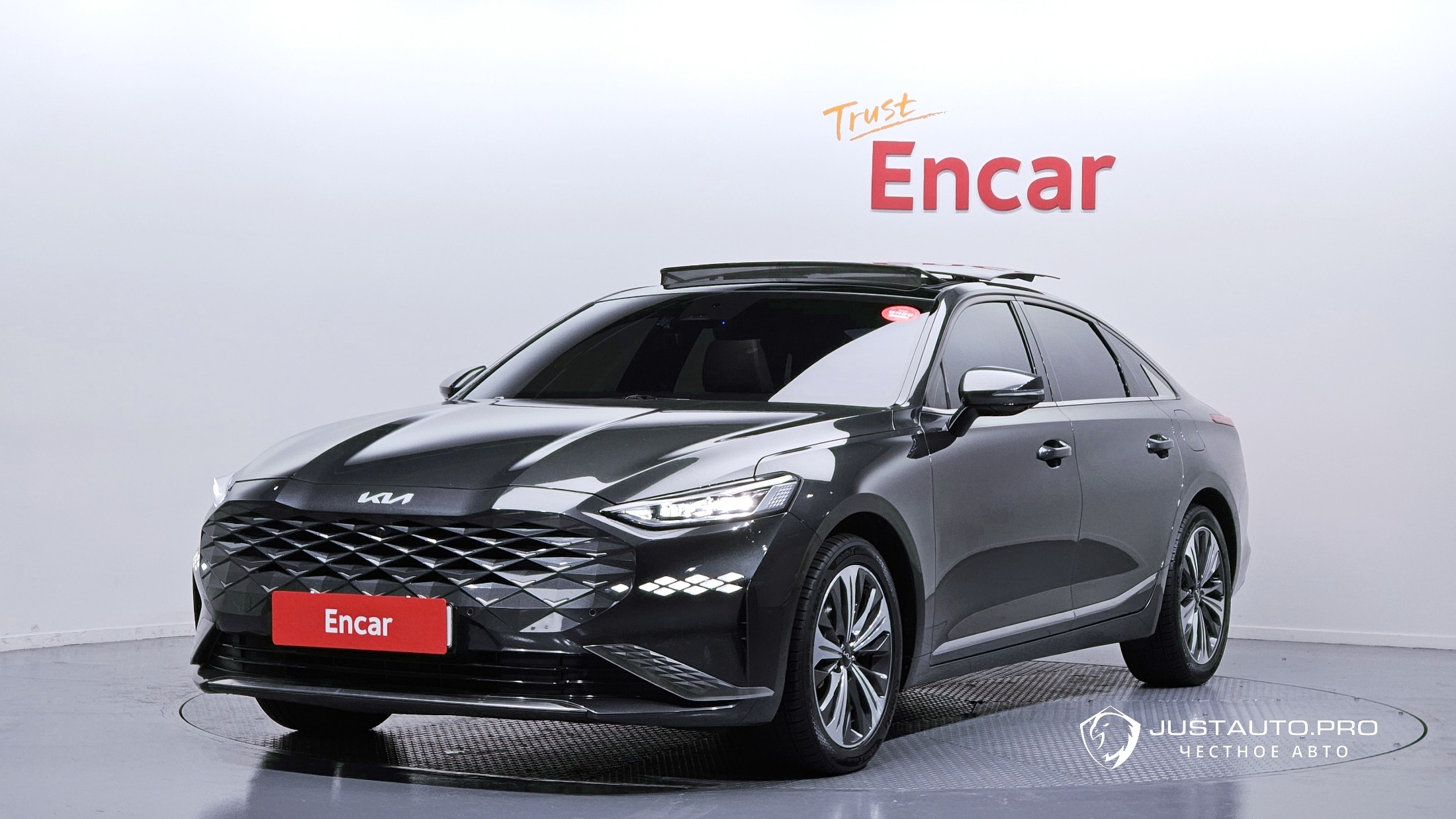 Автомобиль Kia K8