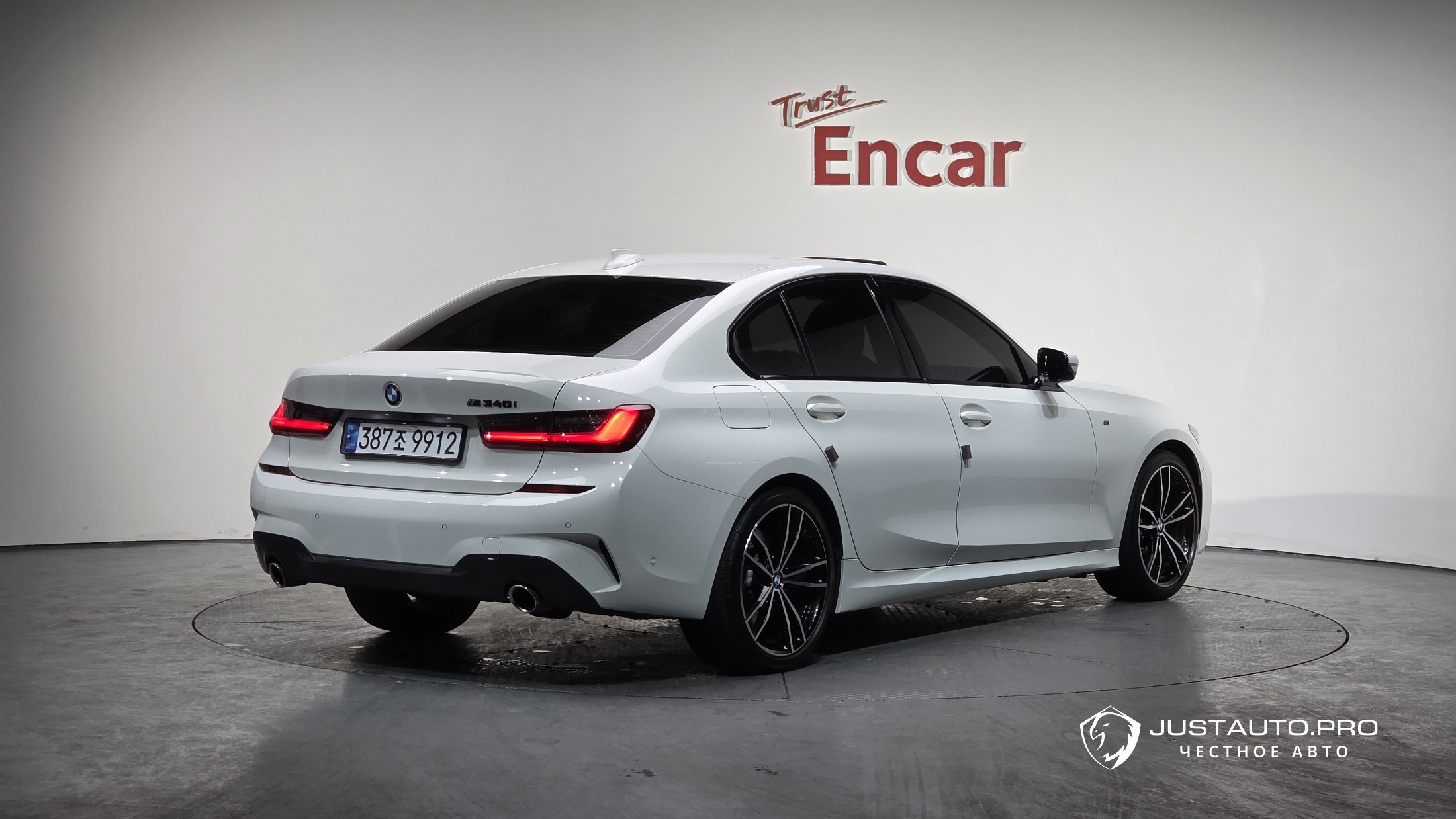 Автомобиль BMW 3-Series