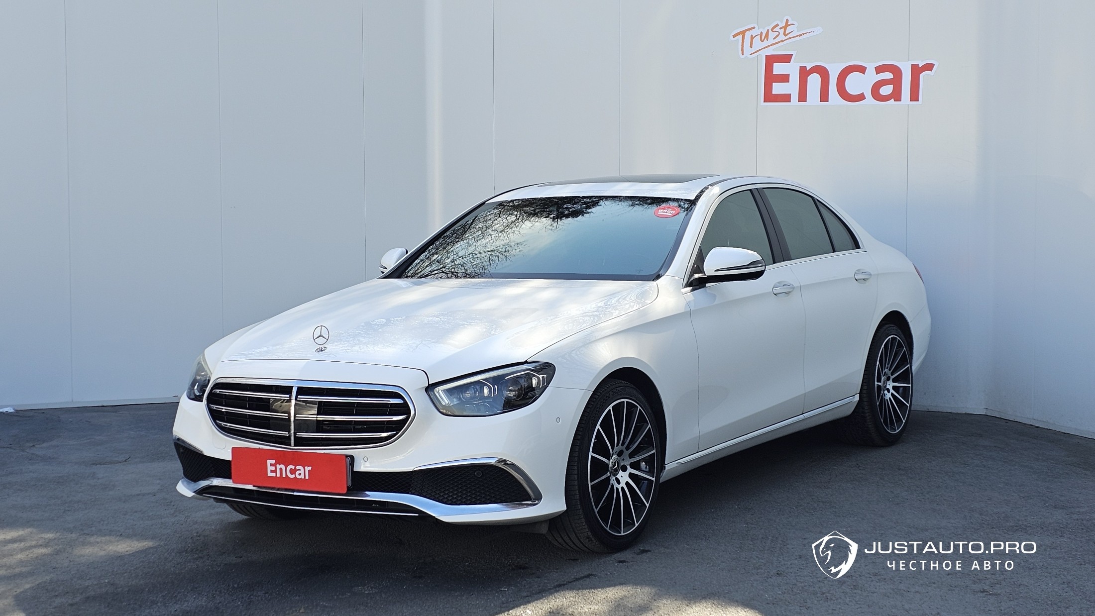 Автомобиль Mercedes-Benz E-Class