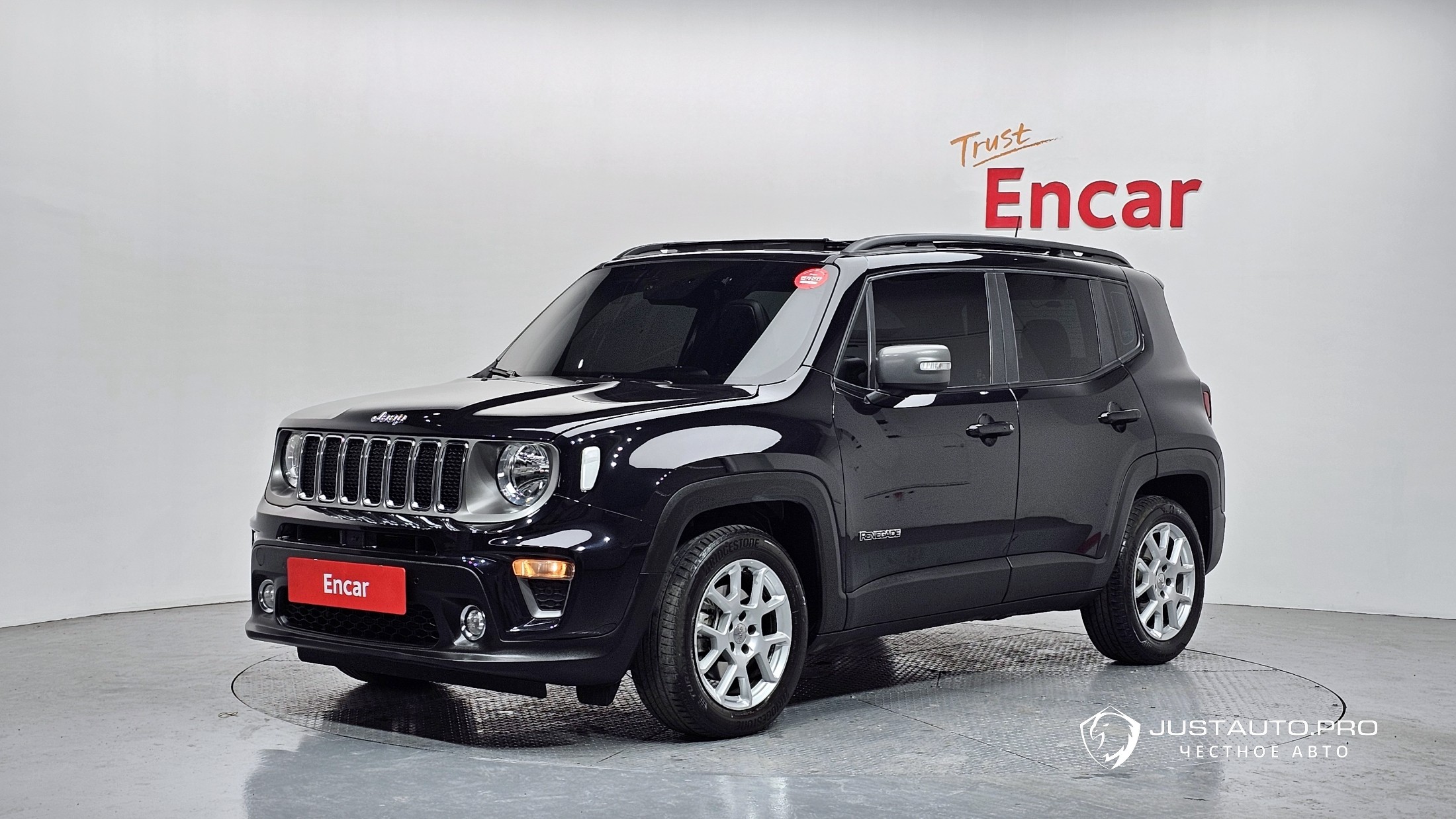 Автомобиль Jeep Renegade