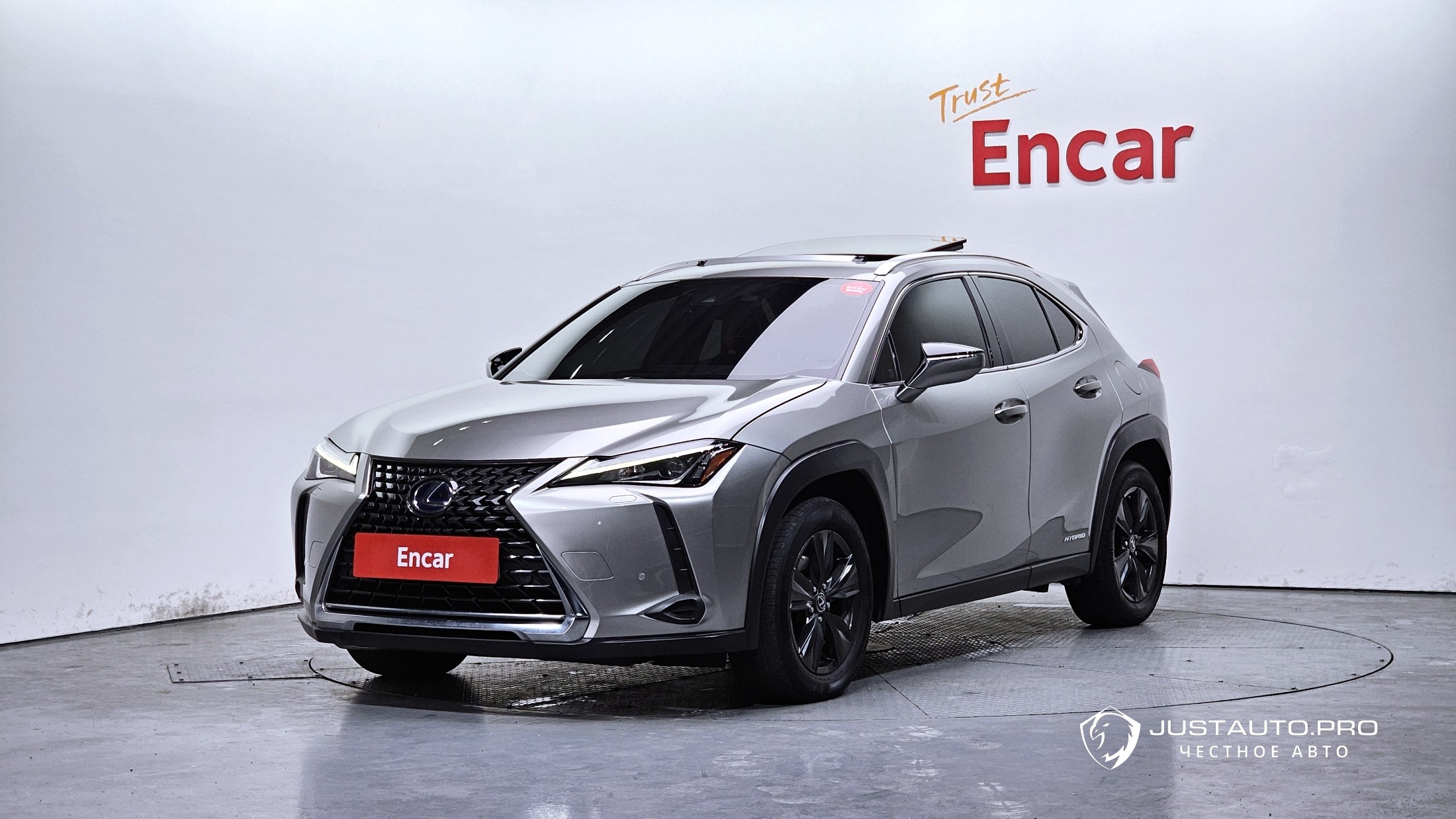 Автомобиль Lexus UX