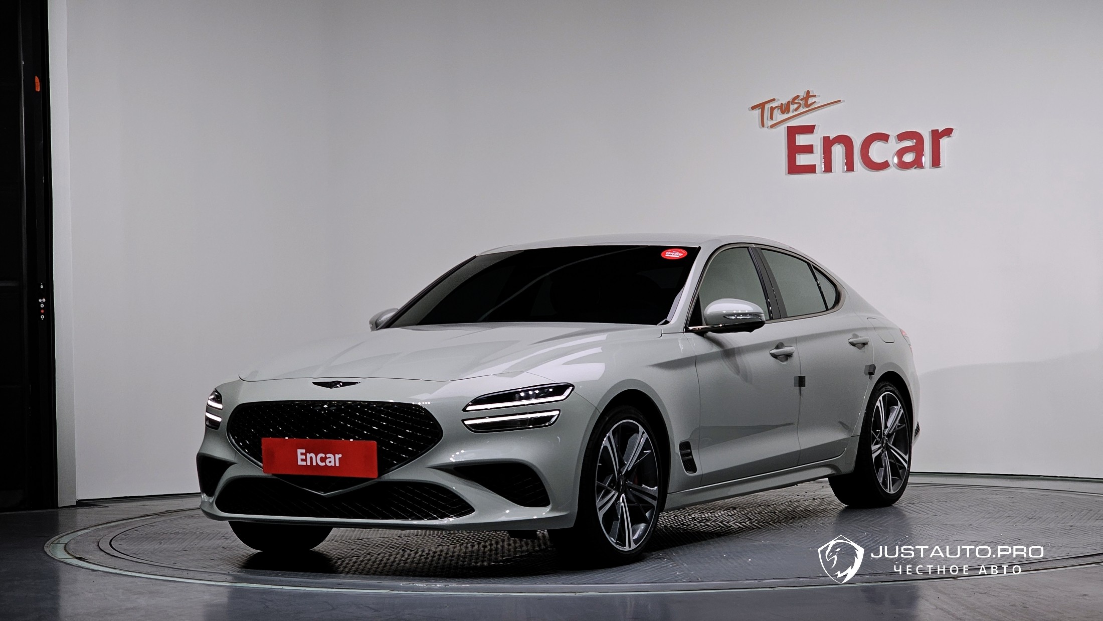 Автомобиль Genesis G70