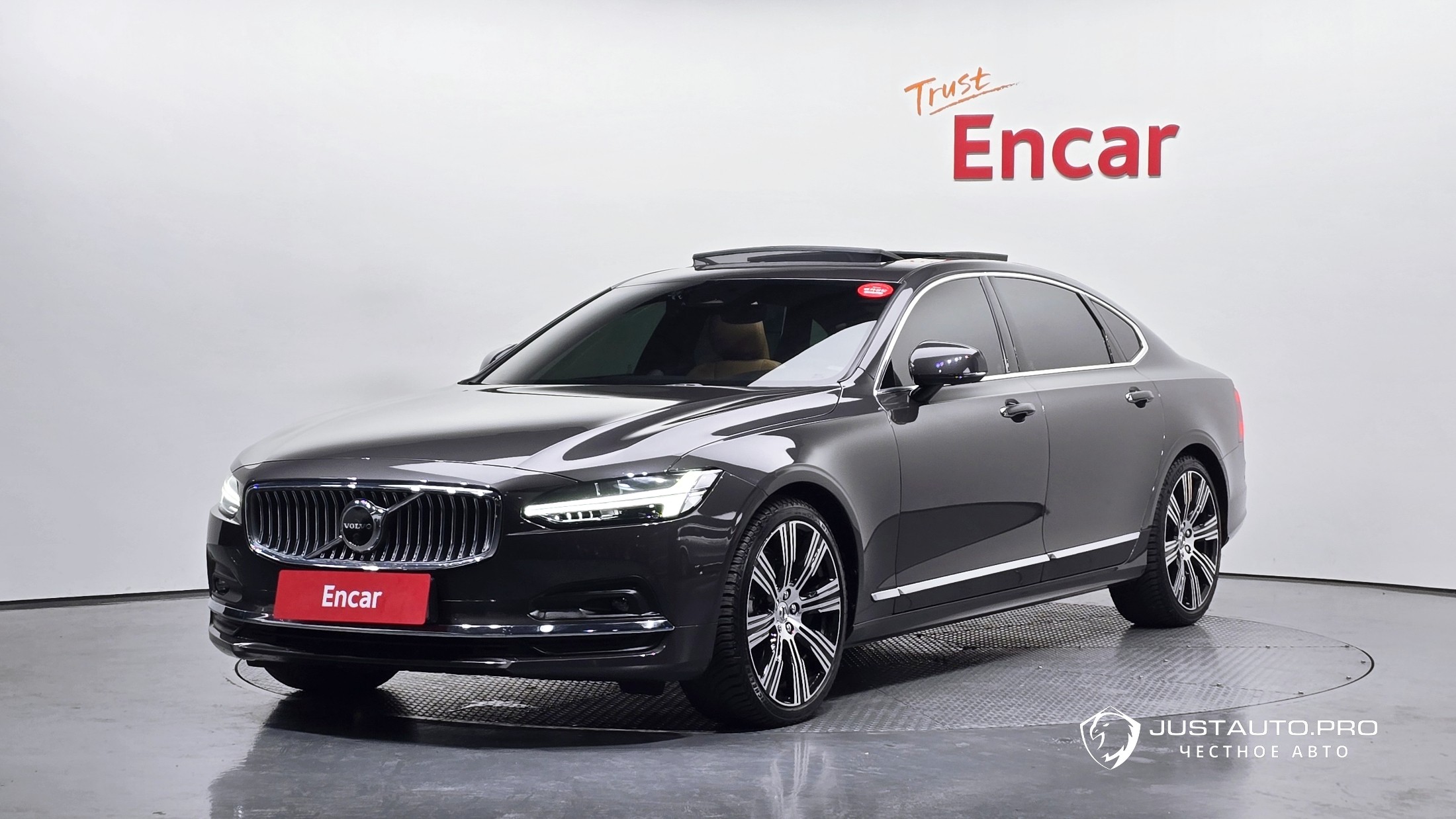 Автомобиль Volvo S90