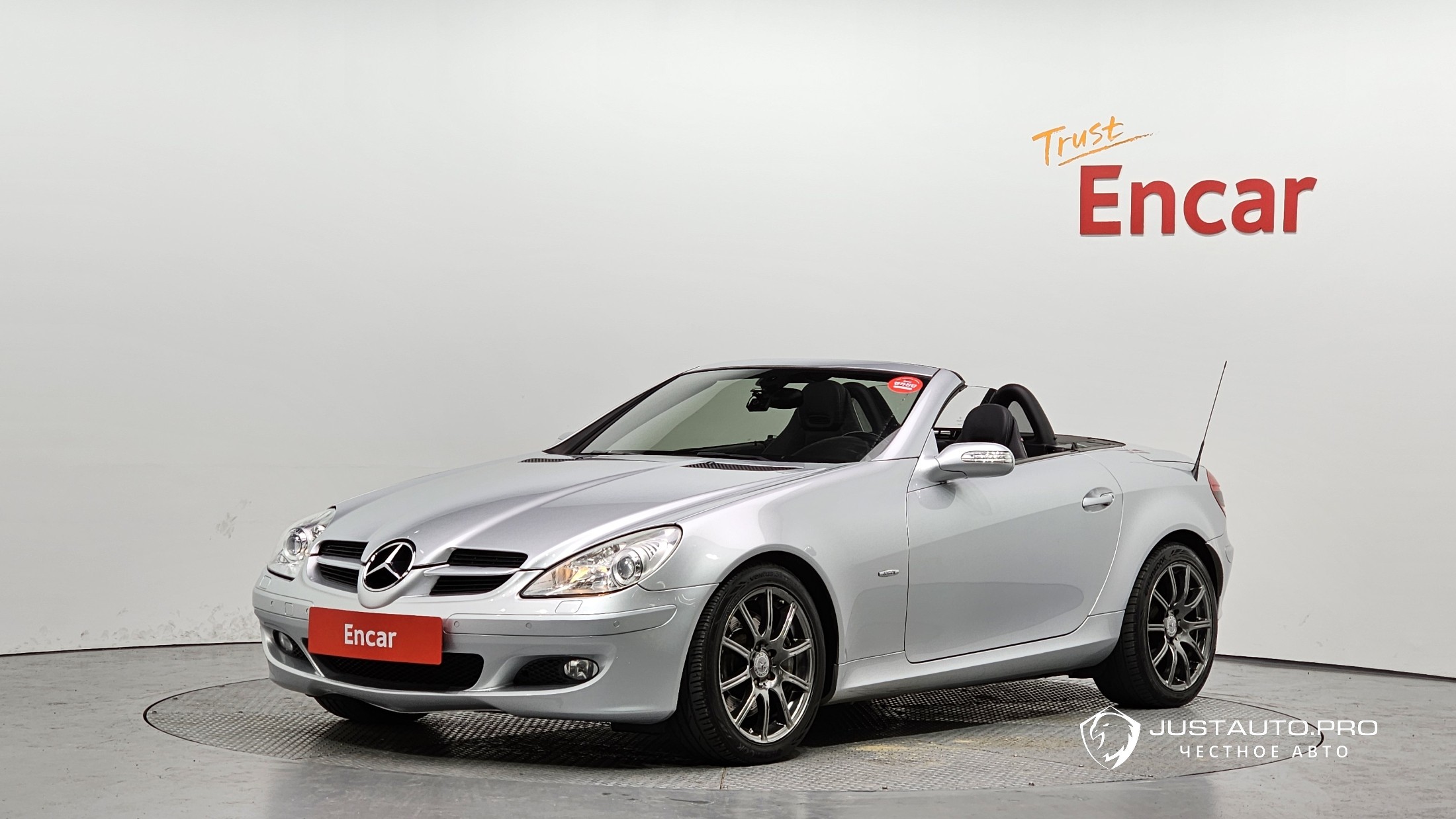 Автомобиль Mercedes-Benz SLK-Class