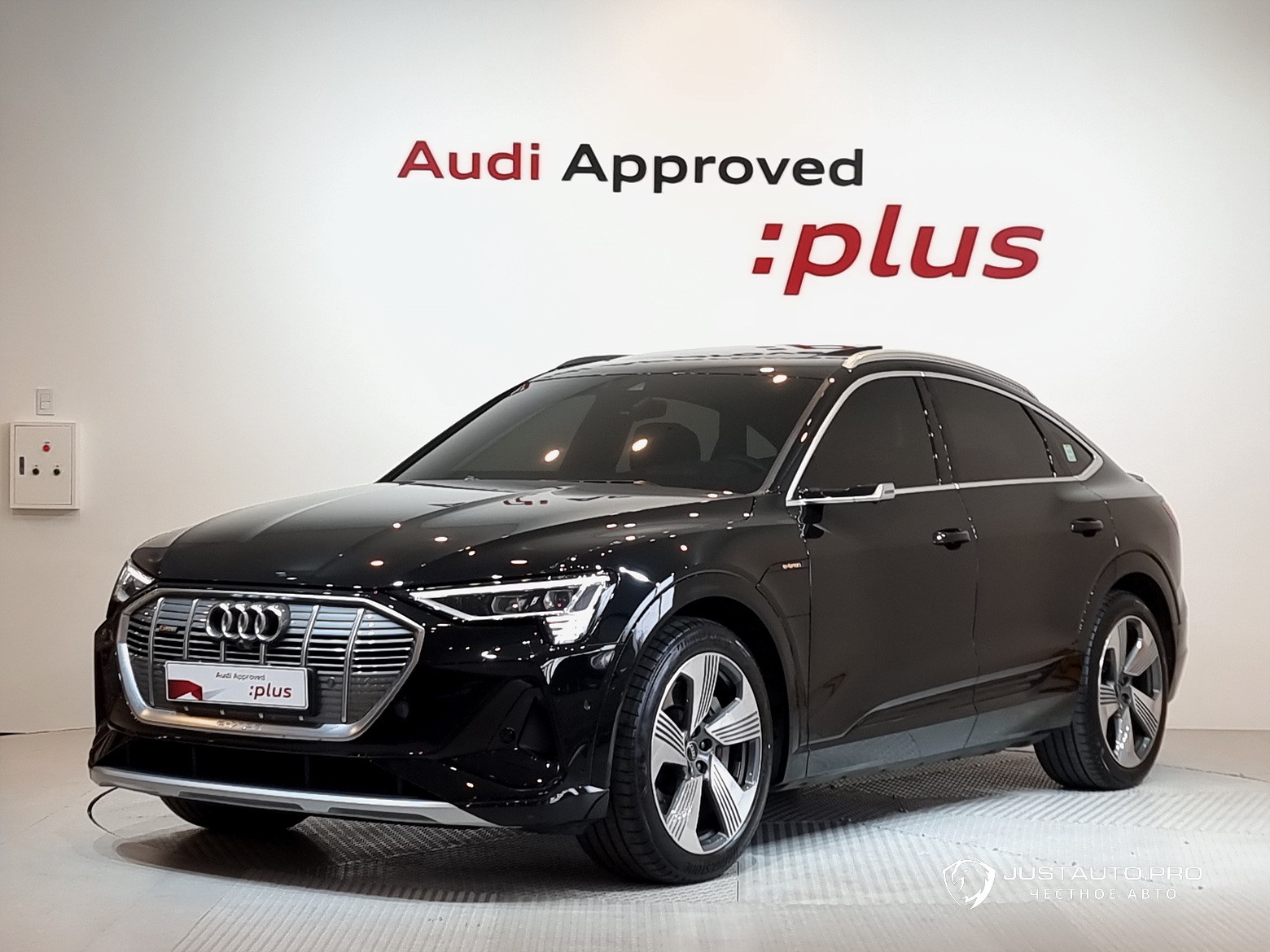 Автомобиль Audi e-tron