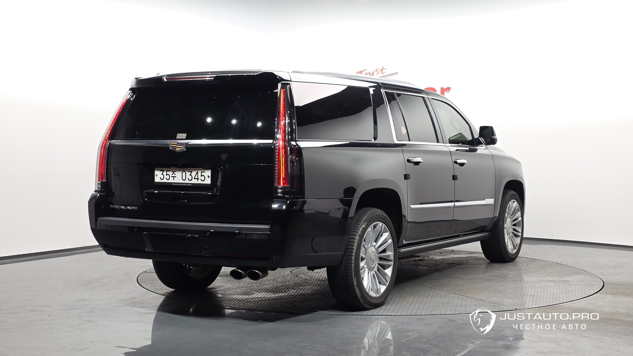 Автомобиль Cadillac Escalade