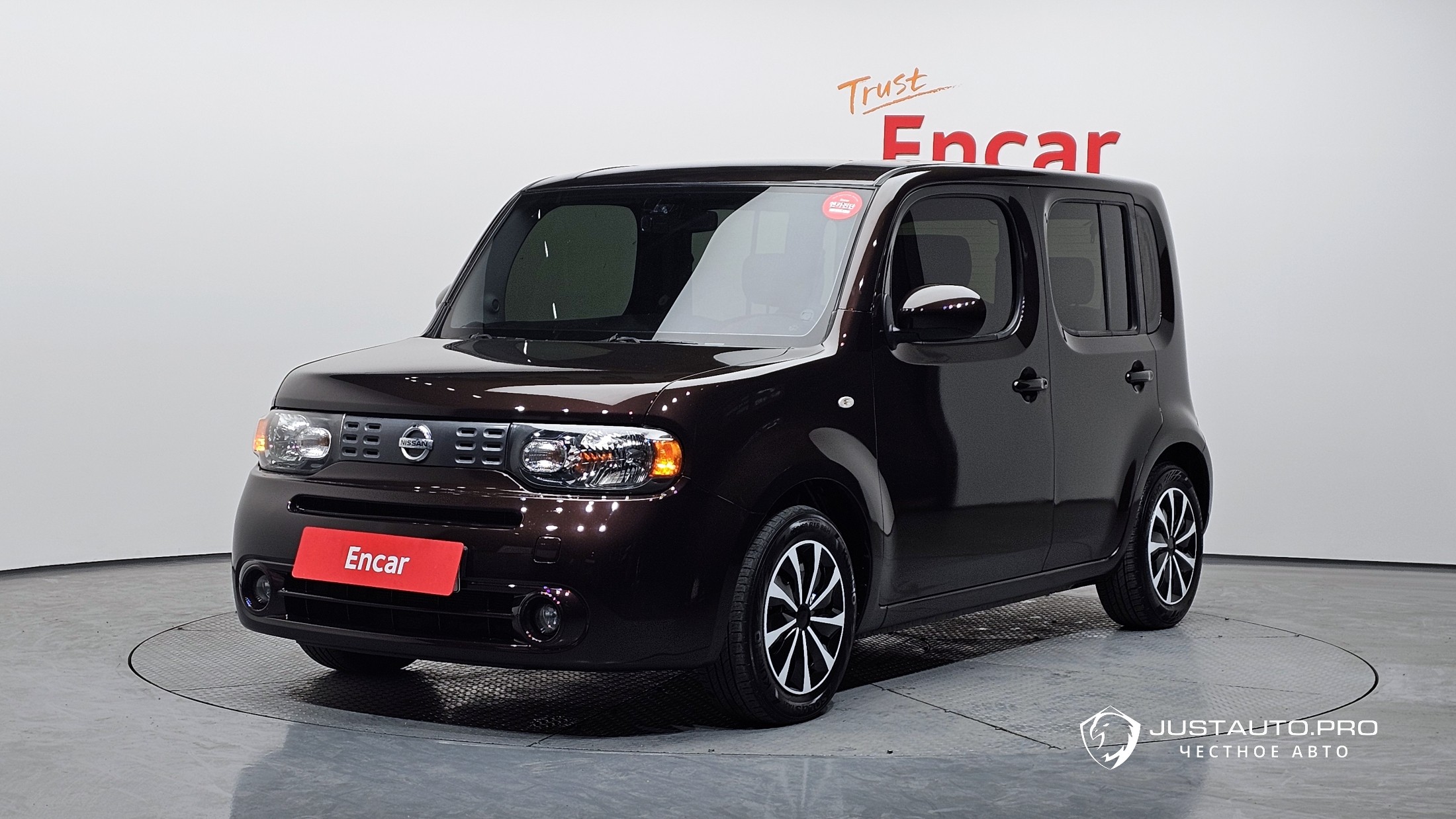Автомобиль Nissan Cube