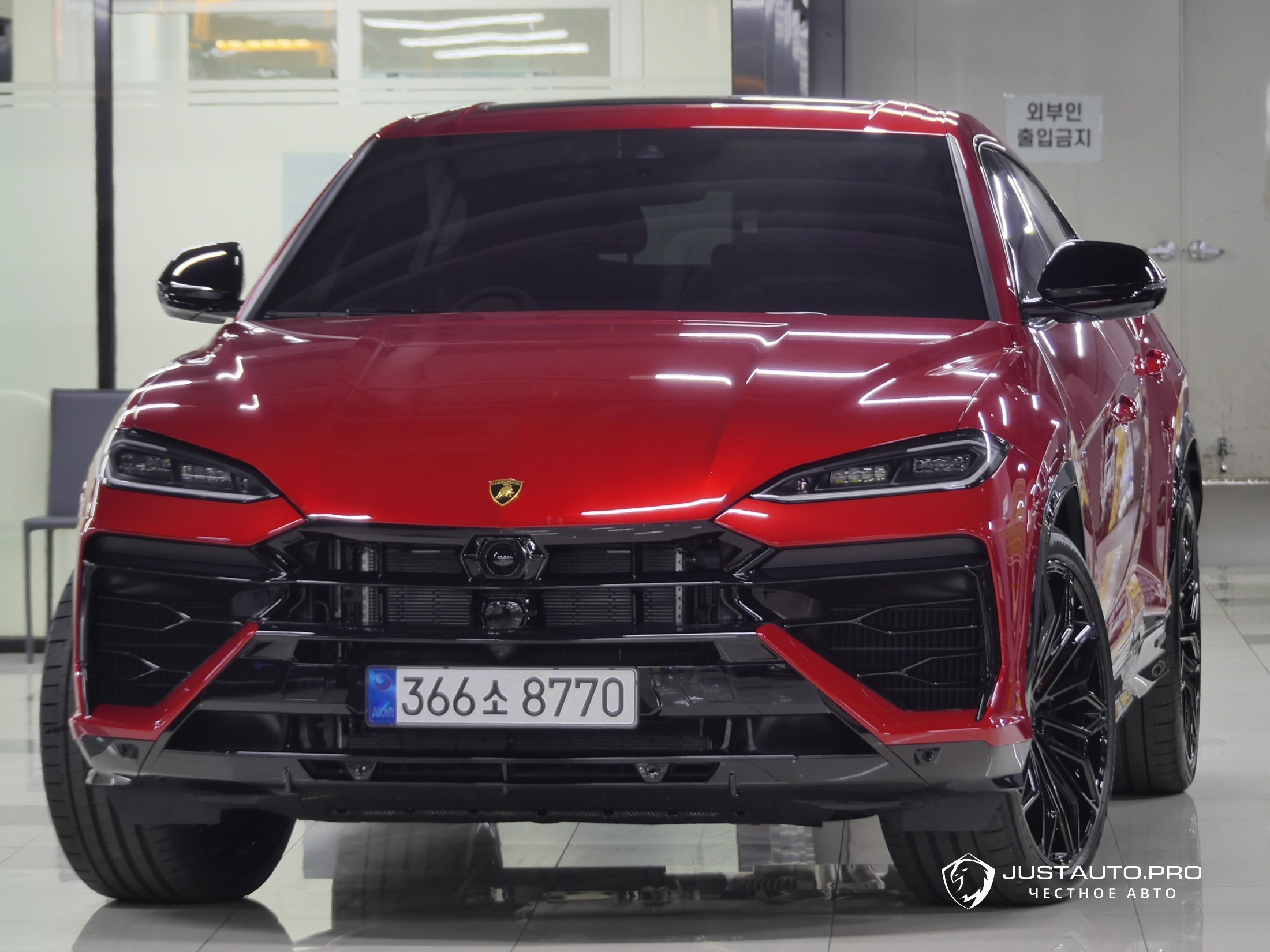 Автомобиль Lamborghini Urus