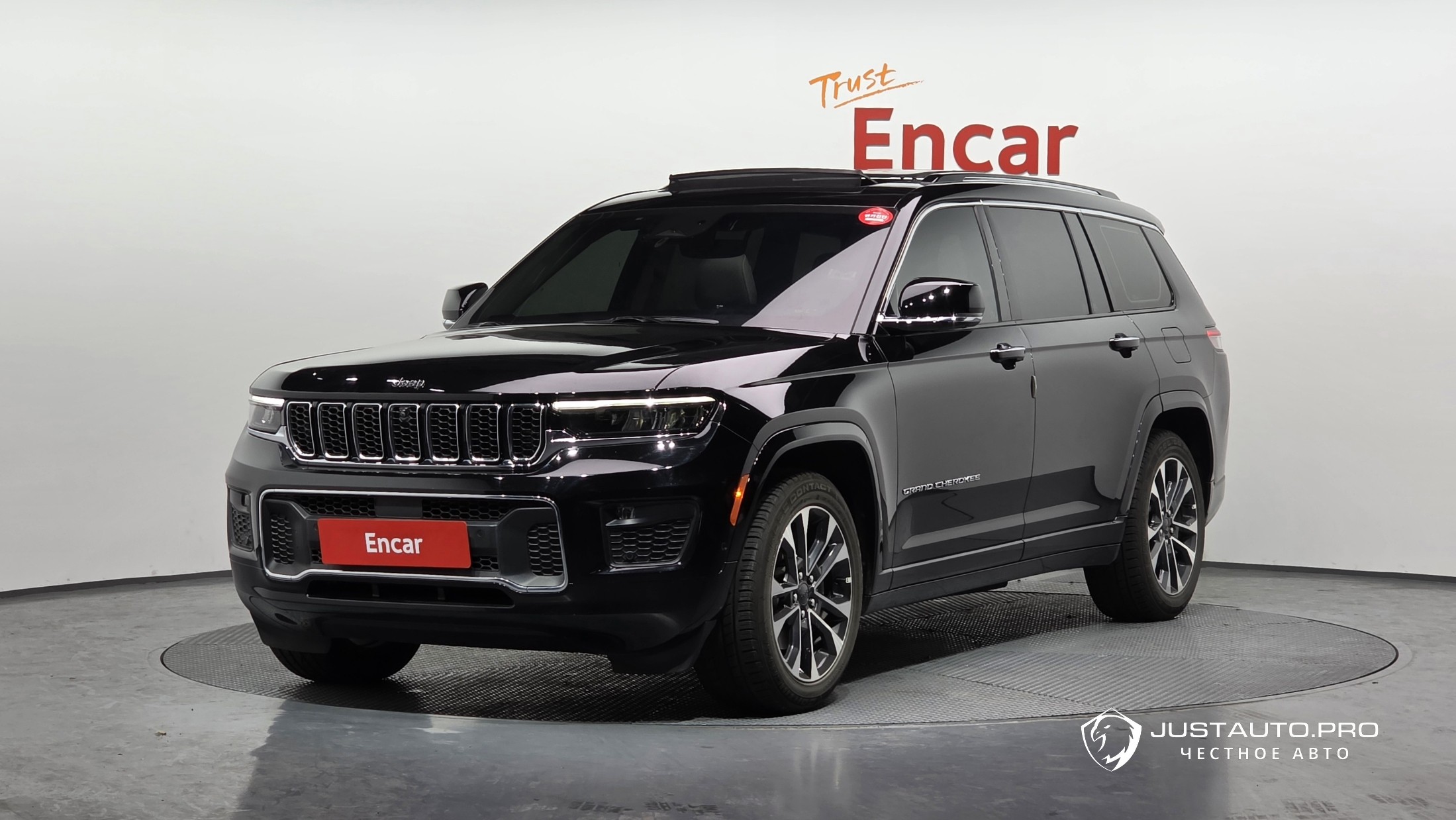 Автомобиль Jeep Cherokee