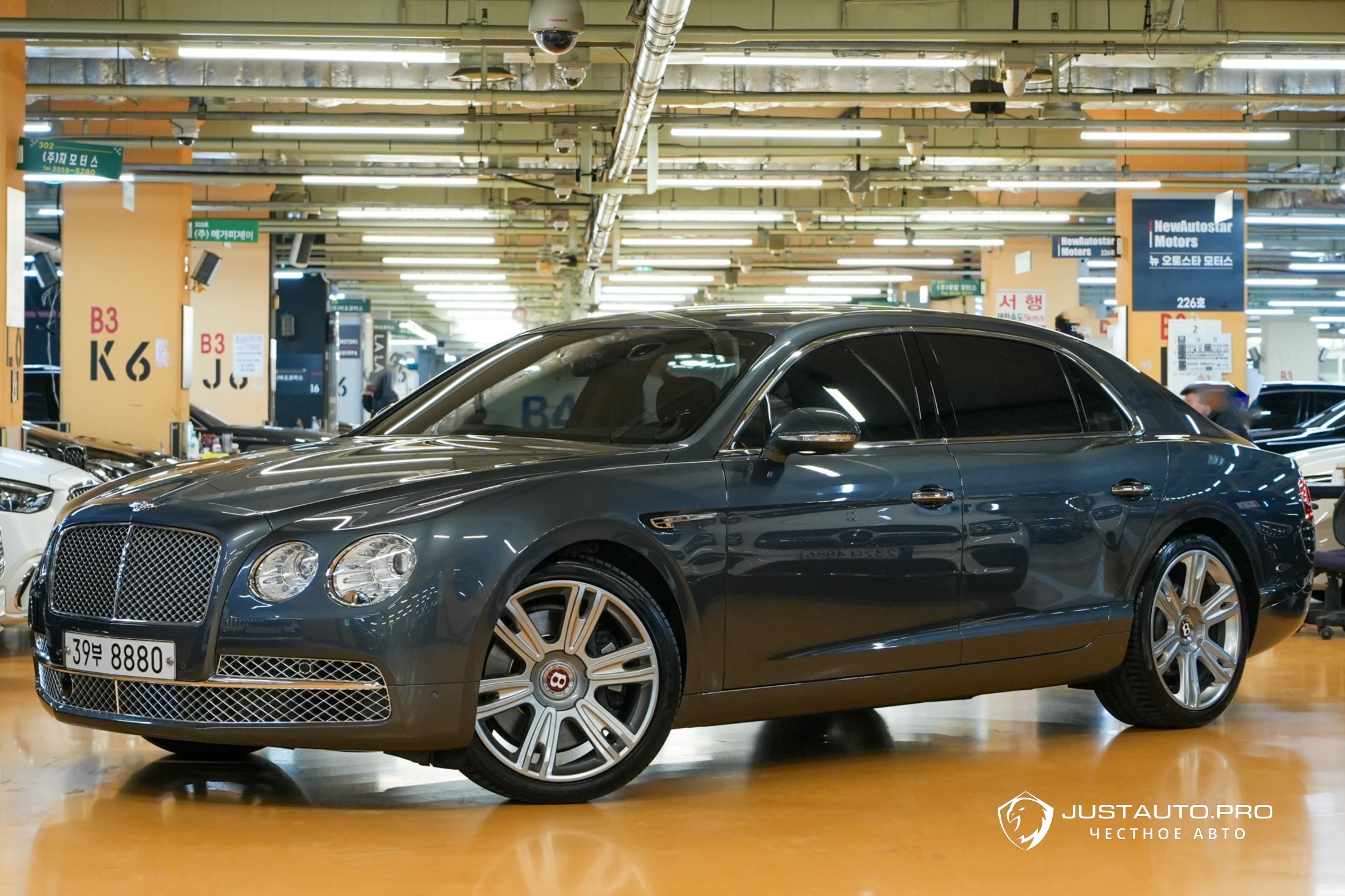 Автомобиль Bentley Flying Spur