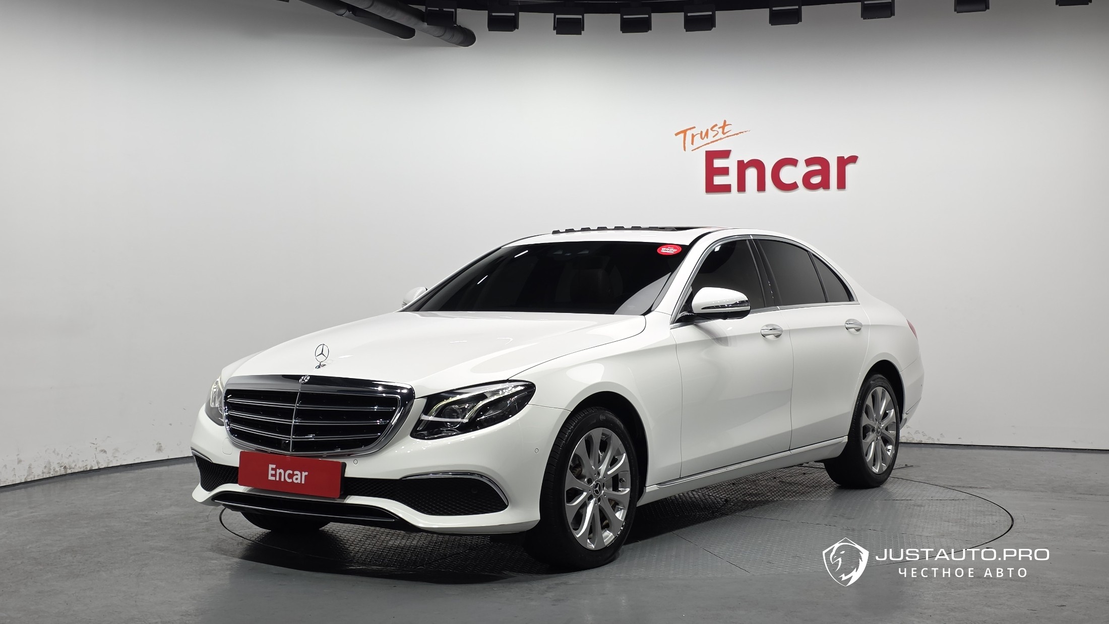 Автомобиль Mercedes-Benz E-Class