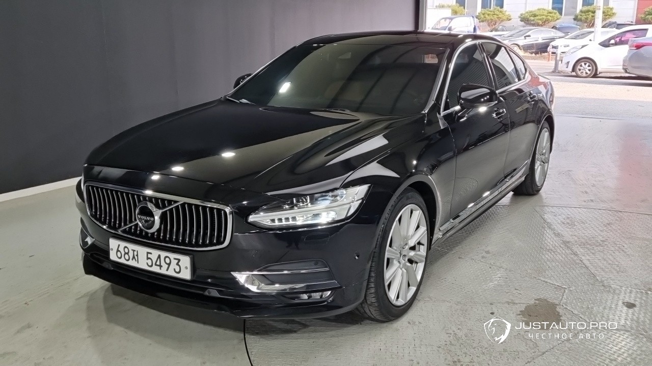 Автомобиль Volvo S90