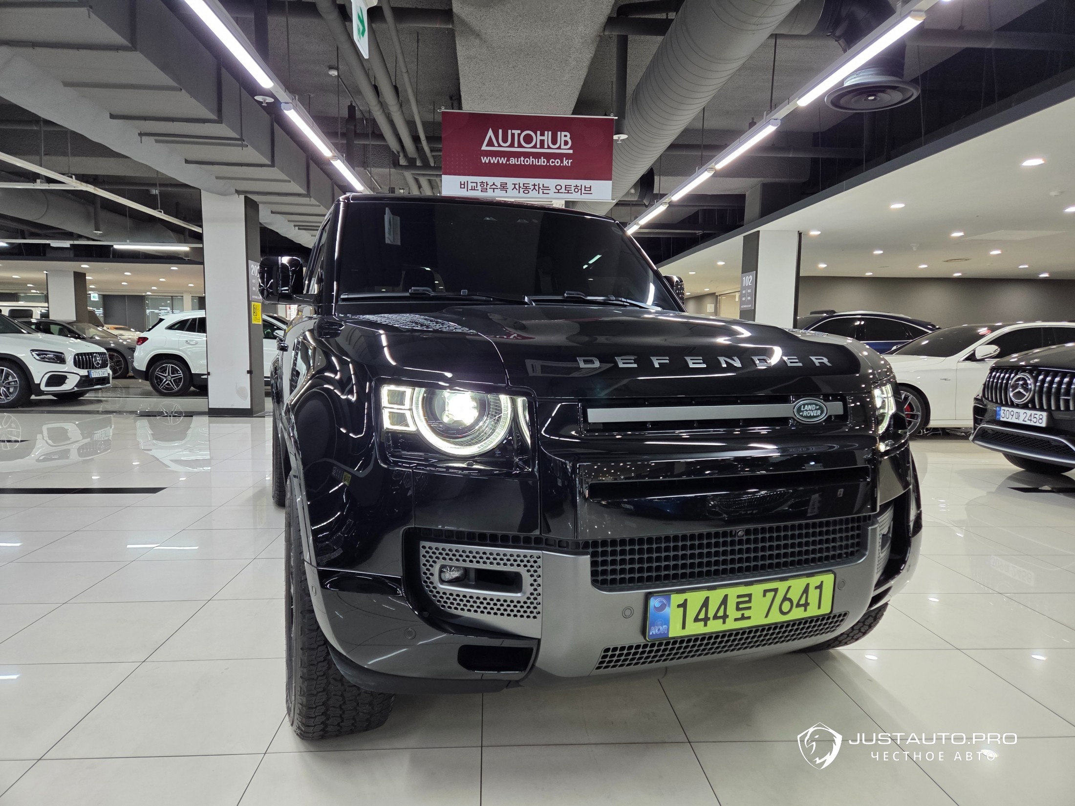 Автомобиль Land Rover Defender