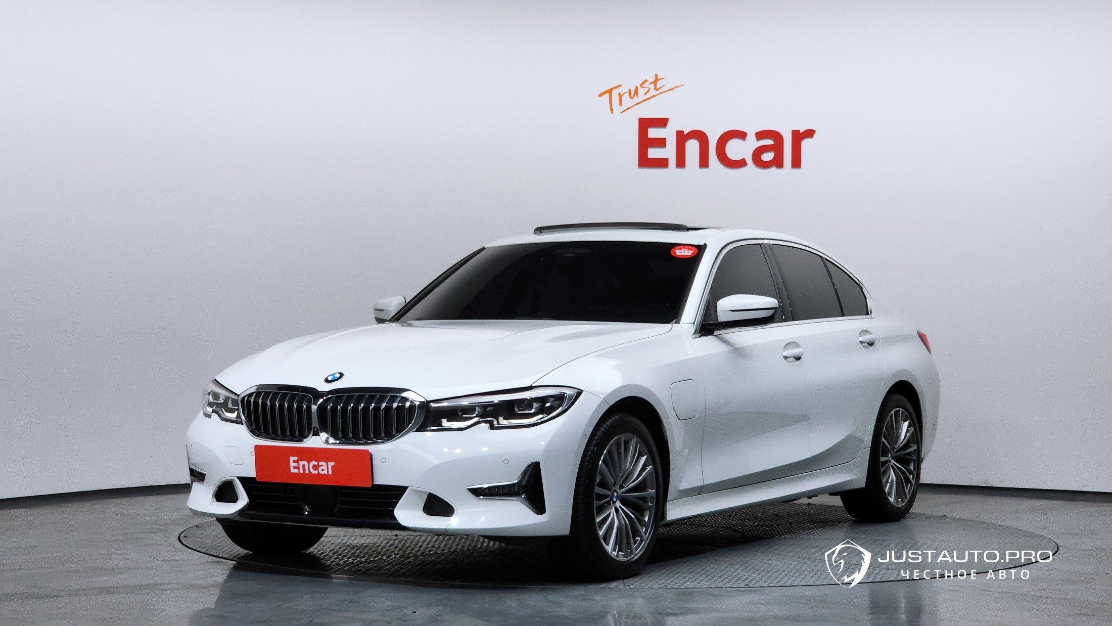 Автомобиль BMW 3-Series