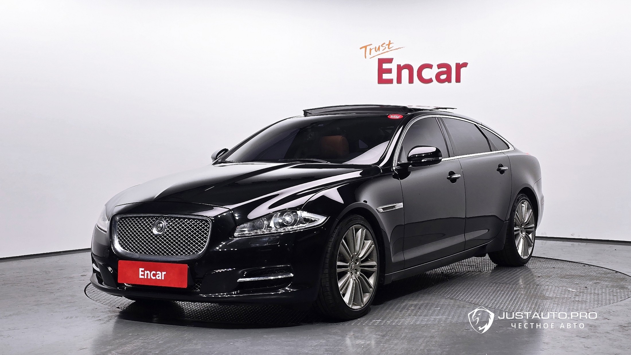 Автомобиль Jaguar XJ