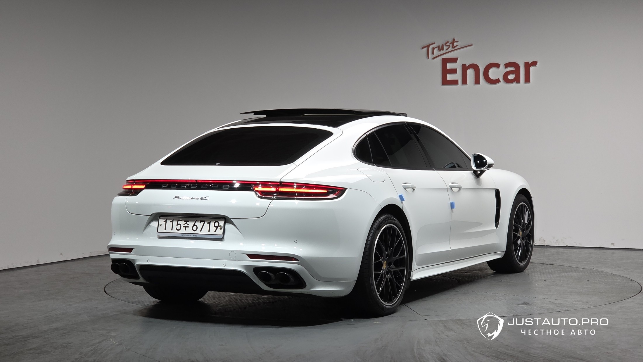 Автомобиль Porsche Panamera