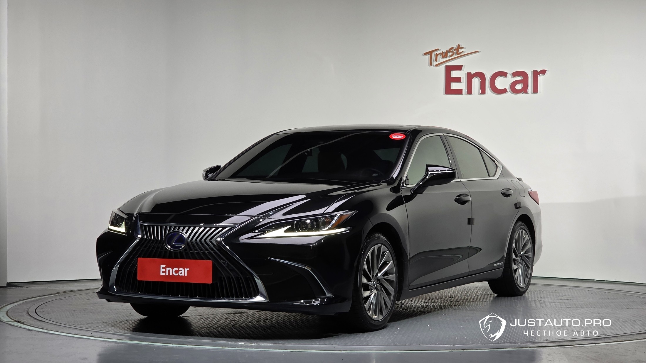 Автомобиль Lexus ES