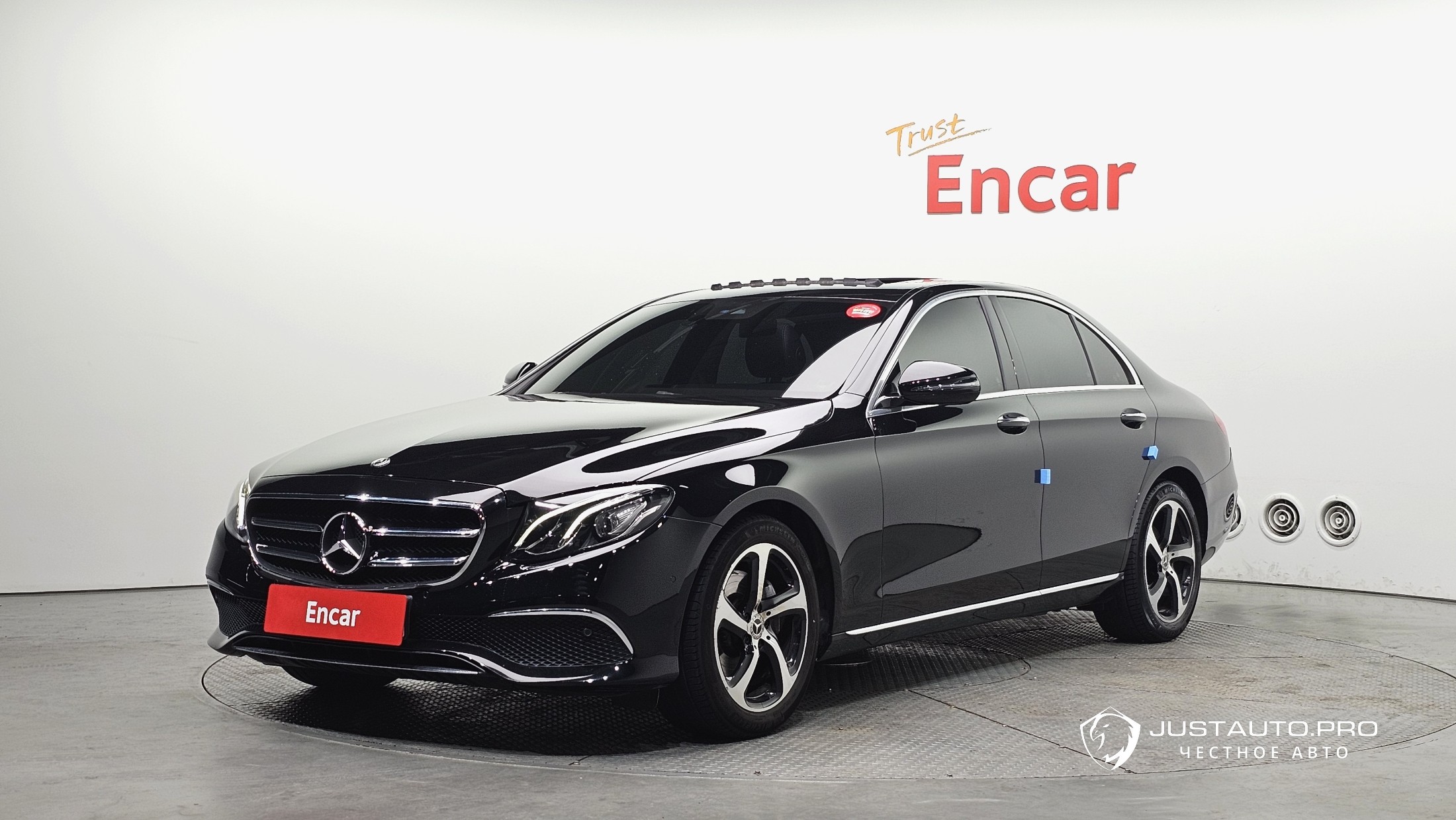 Автомобиль Mercedes-Benz E-Class