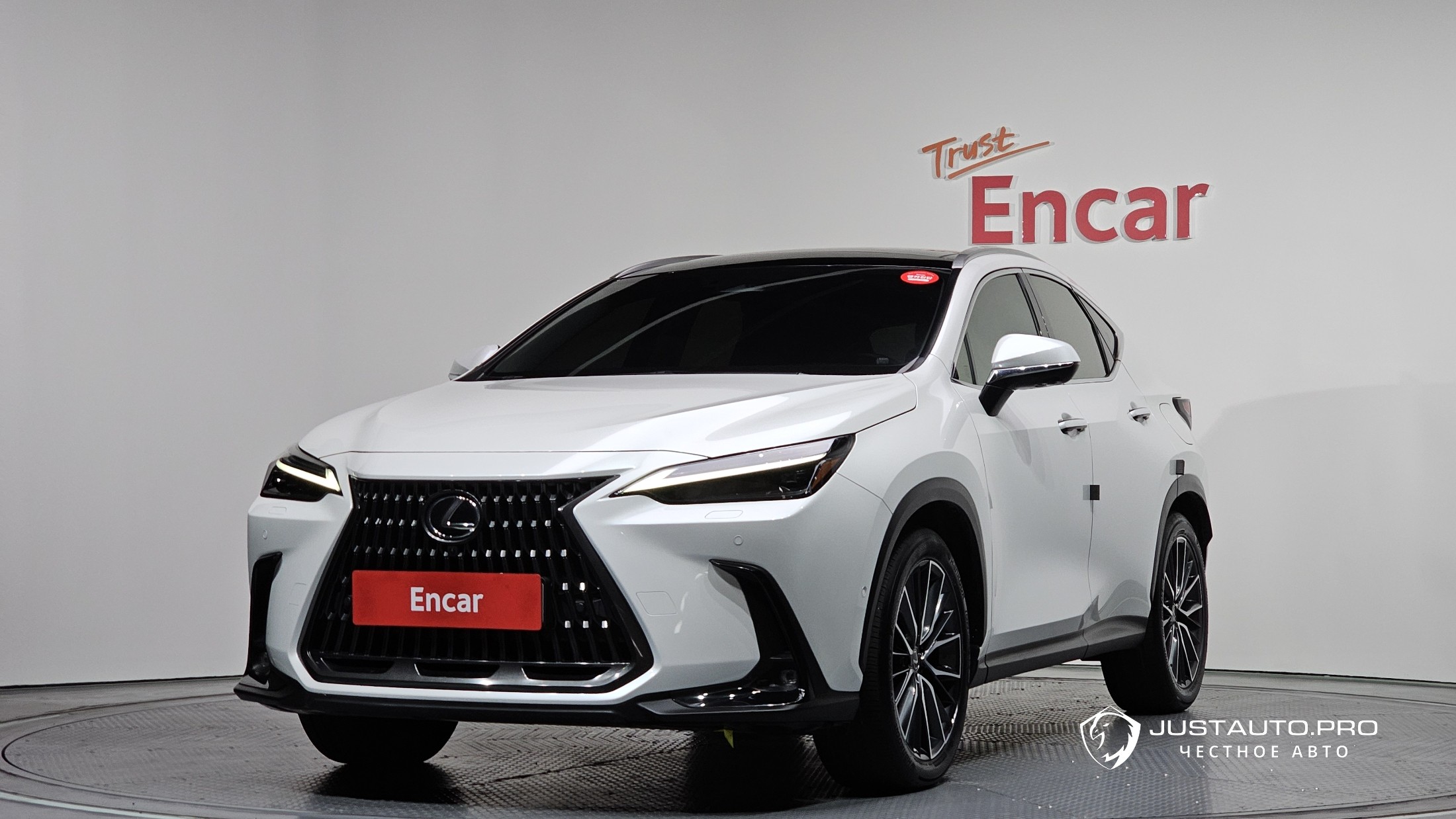 Автомобиль Lexus NX
