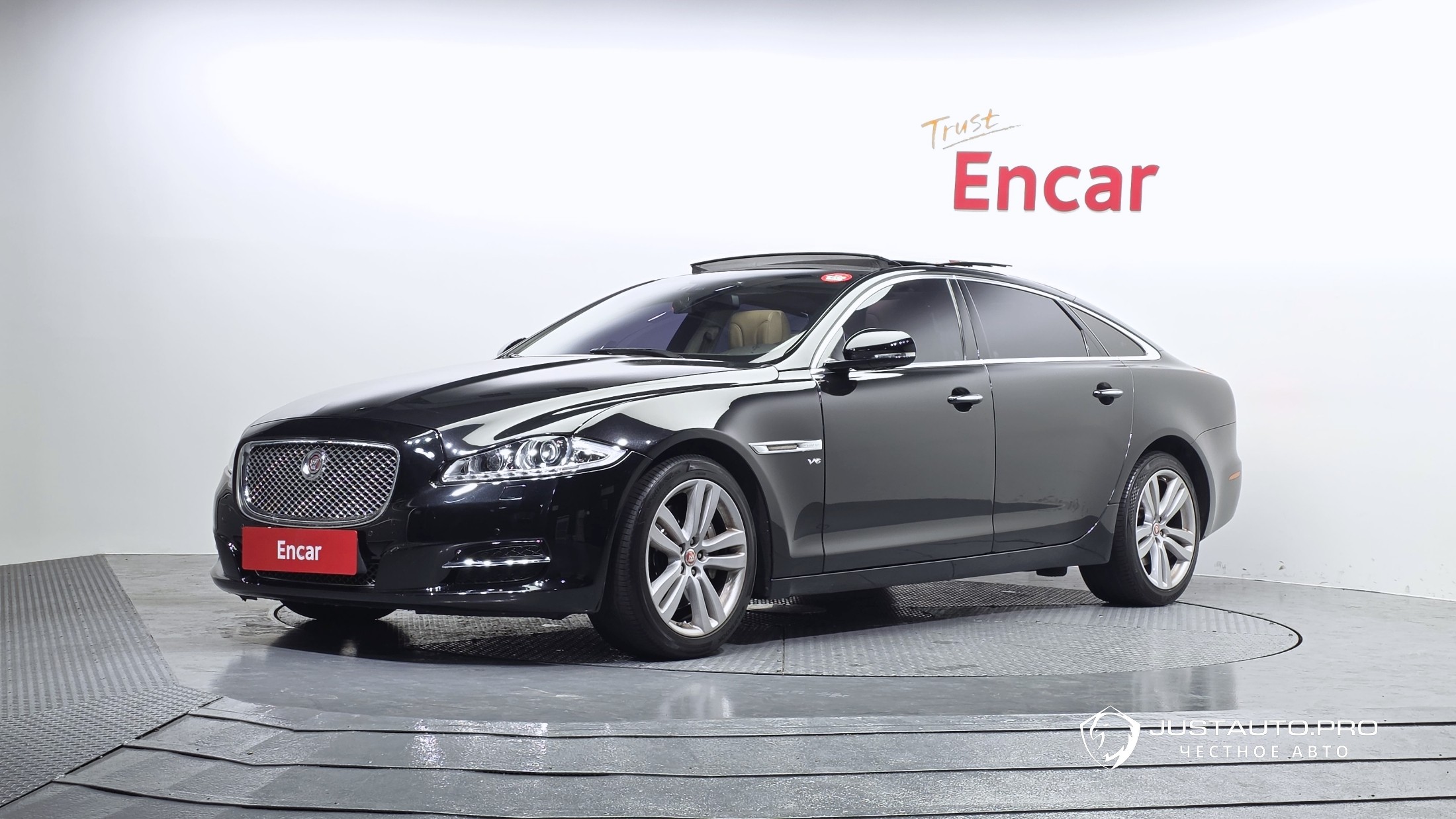 Автомобиль Jaguar XJ